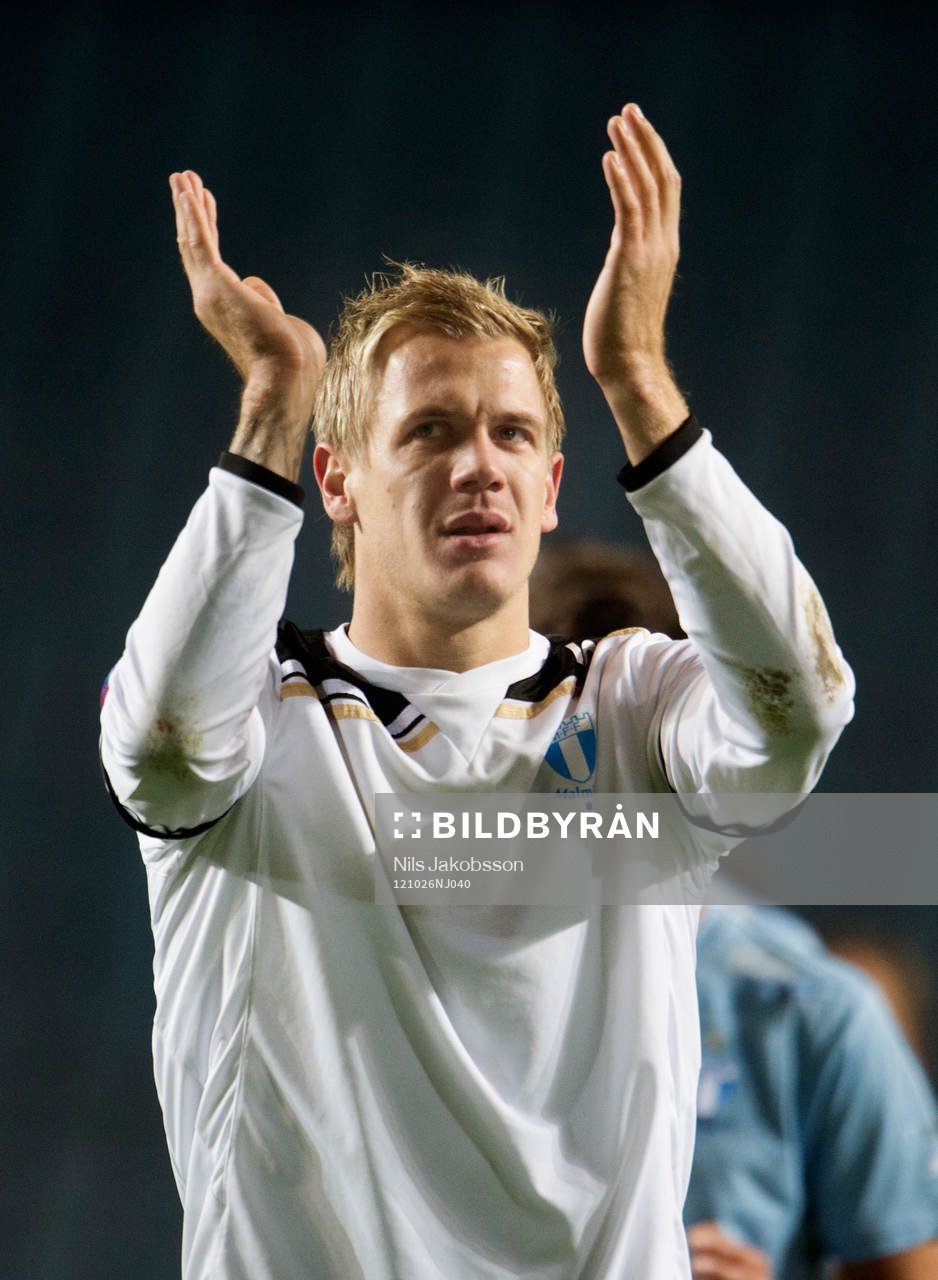 Johan Dahlin, målvakt, Malmö FF tackar publiken