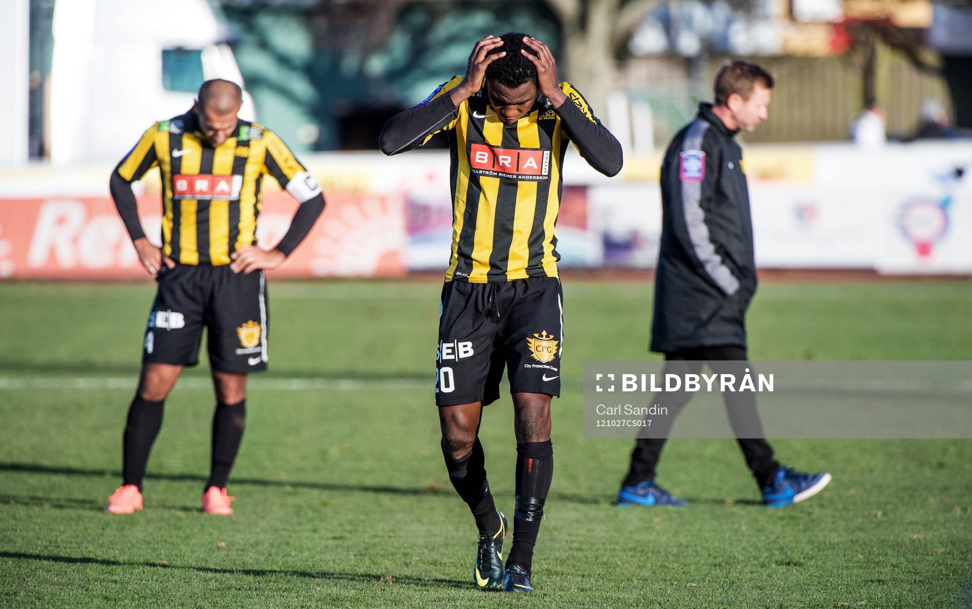 Mohammed Ali Khan och Dominic Chatto, Häcken, deppar