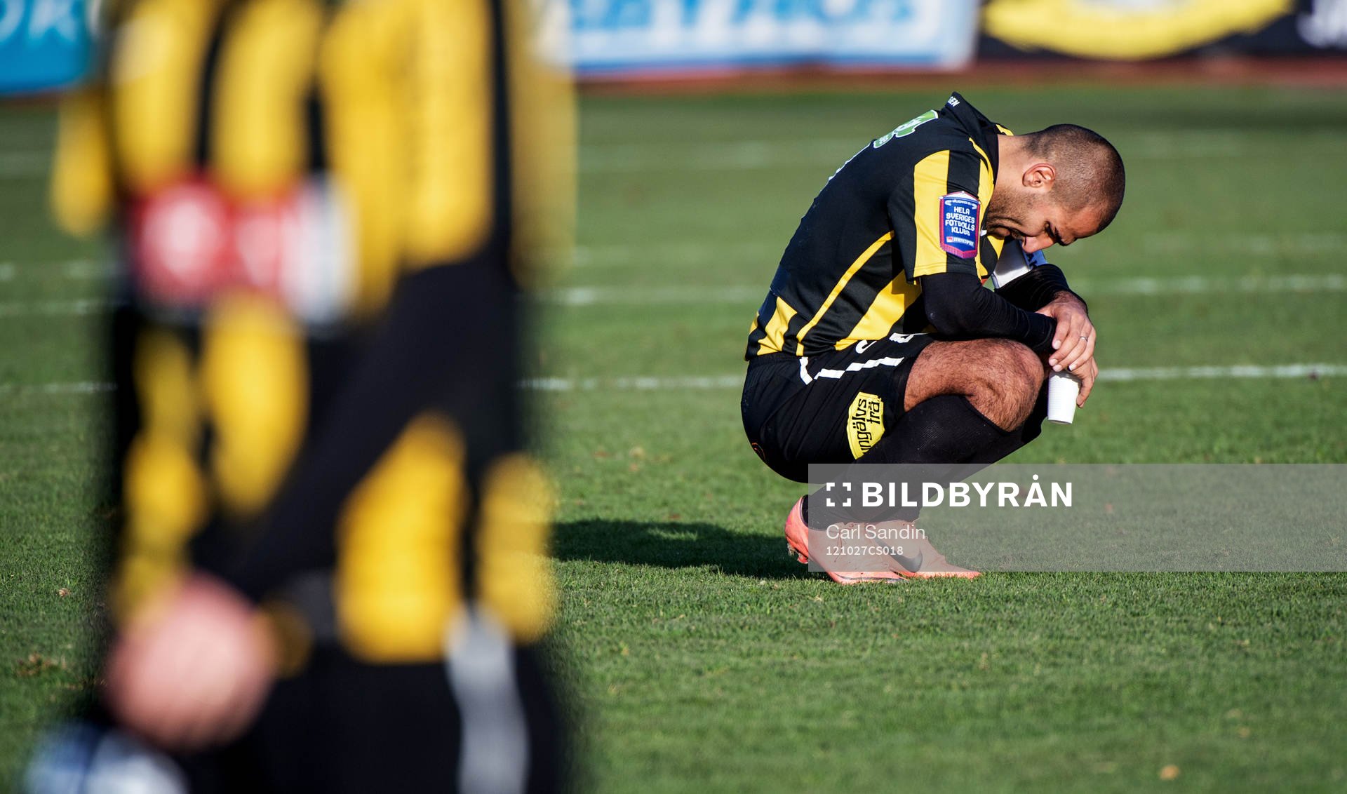 Mohammed Ali Khan, Häcken, sitter kvar på planen och