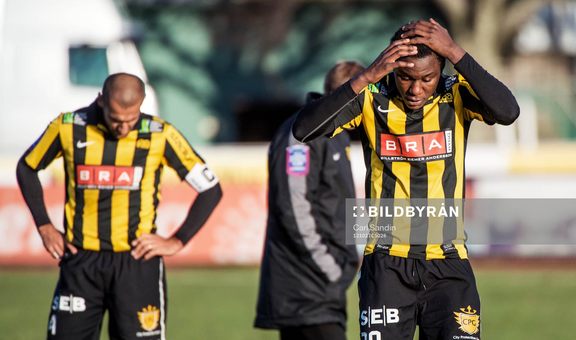 Mohammed Ali Khan och Dominic Chatto, Häcken, deppar