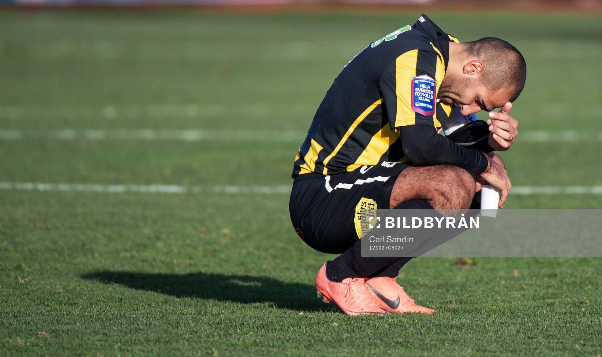 Mohammed Ali Khan, Häcken, sitter kvar på gräset