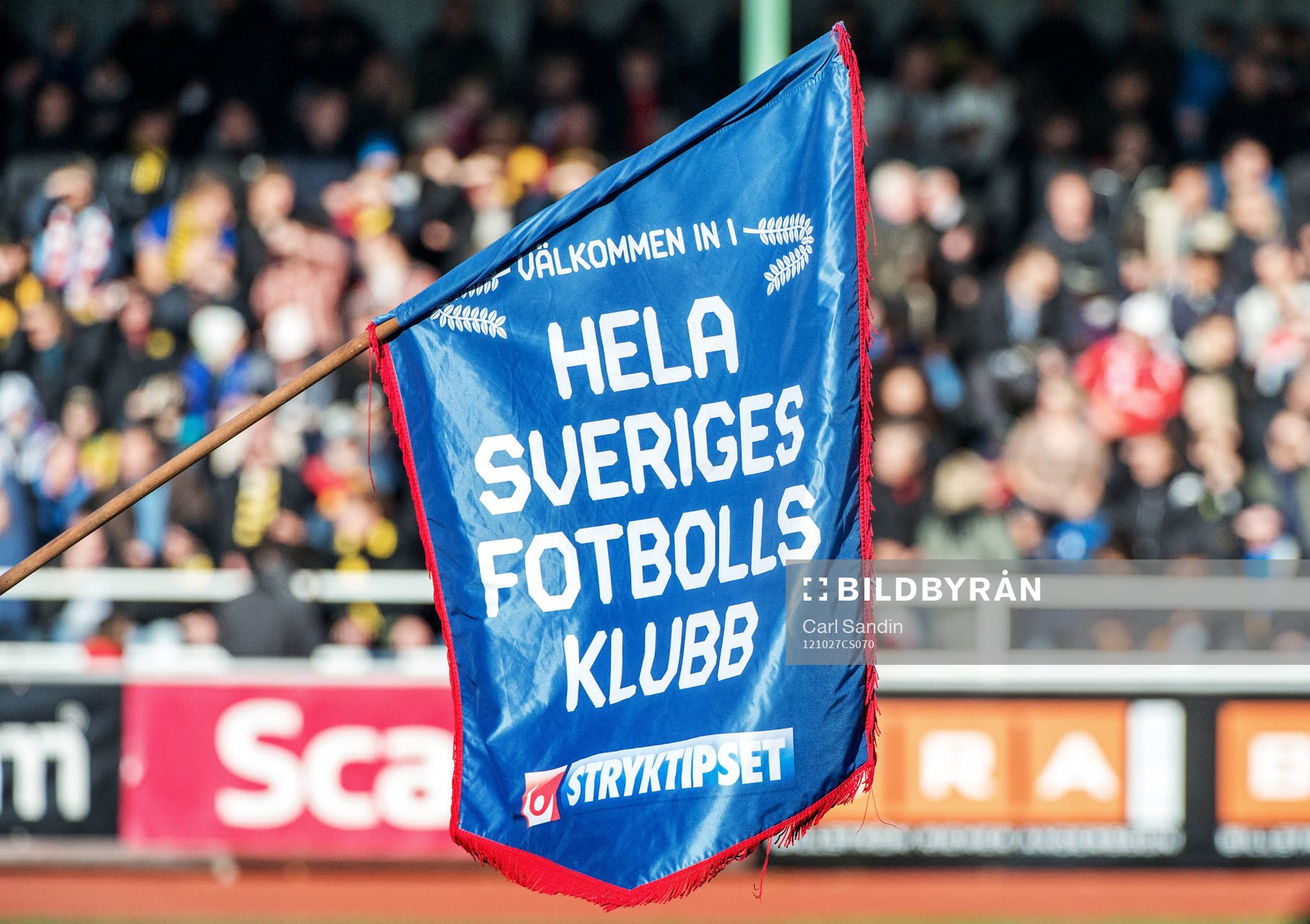 Fotboll, Allsvenskan, Häcken - Kalmar: Flagga med texten, Hela Sveriges fotbollsklubb.