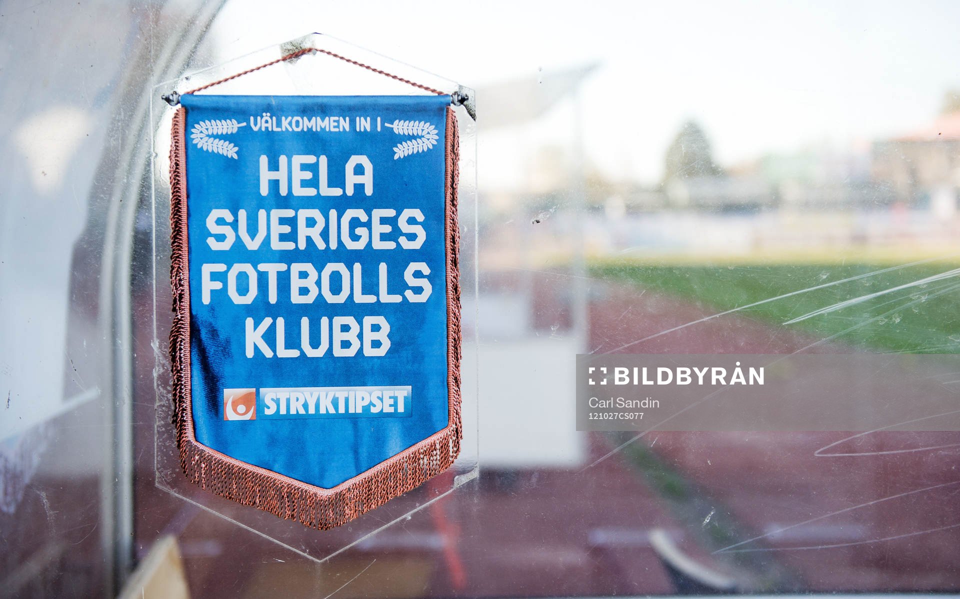 Fotboll, Allsvenskan, Häcken - Kalmar: Vimpel med texten, Hela Sveriges fotbollsklubb.