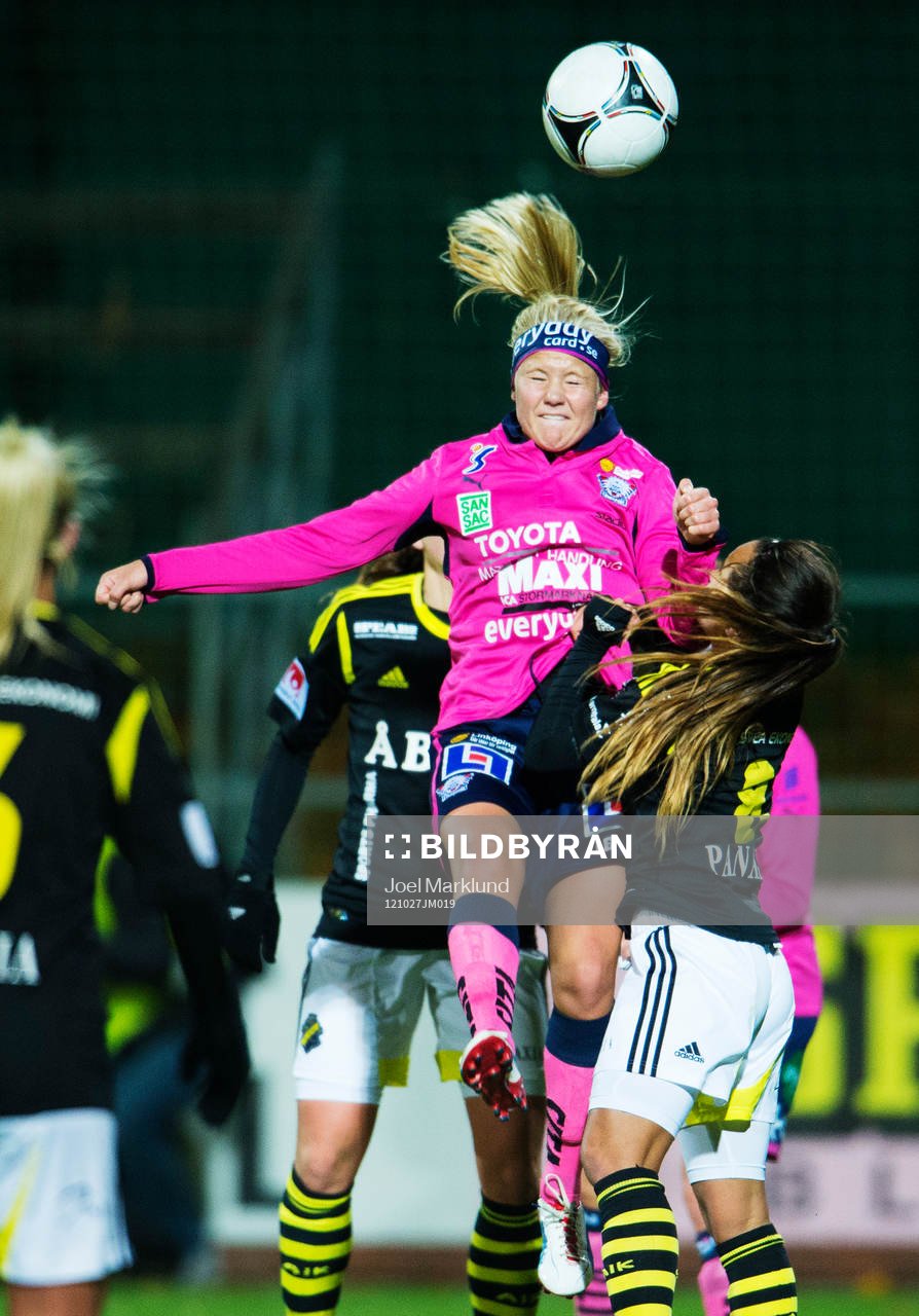 Pernille Harder, Linköping, nickar bollen