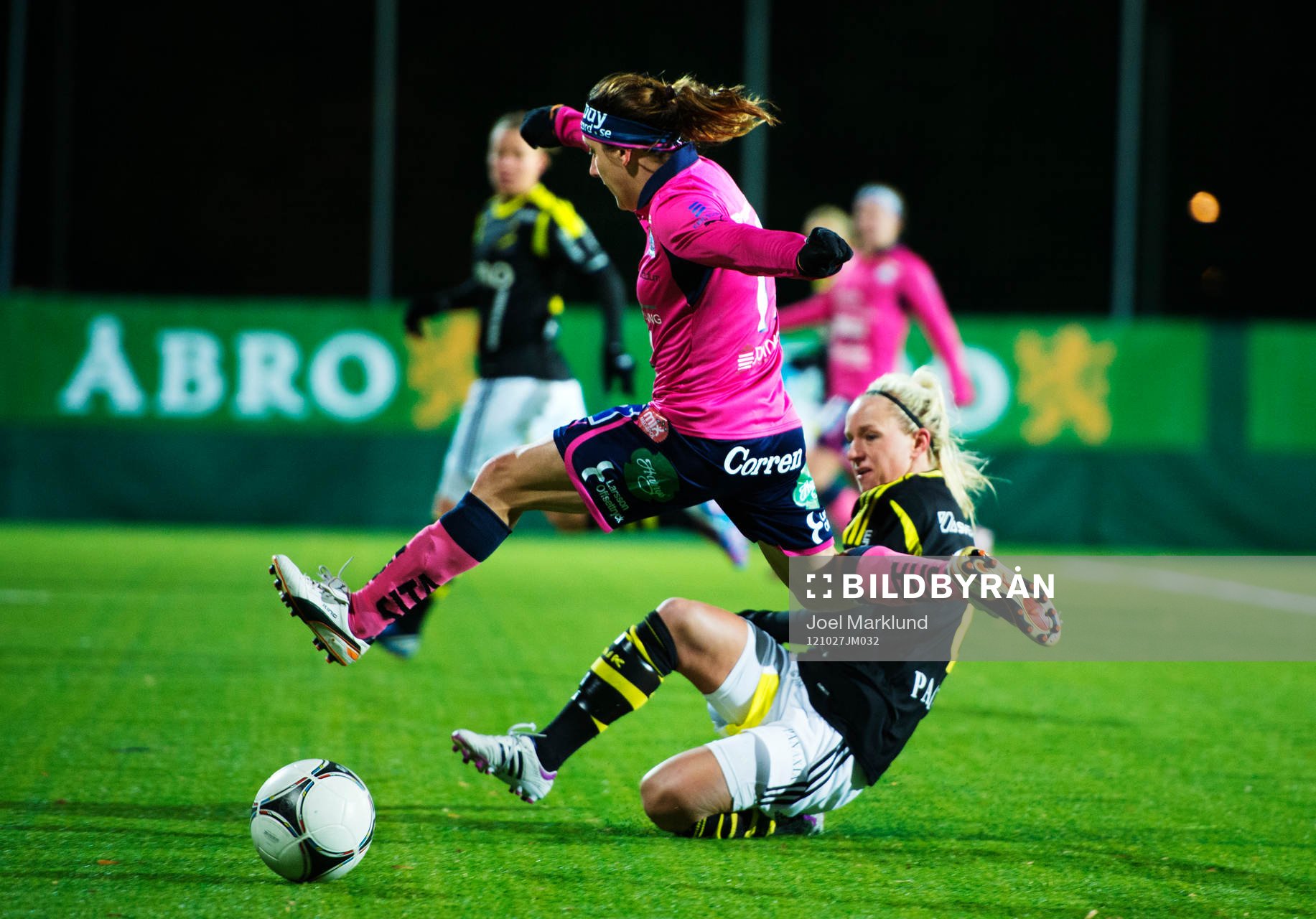 Lisa De Vanna, Linköping, och Sarah Fredriksson, AIK