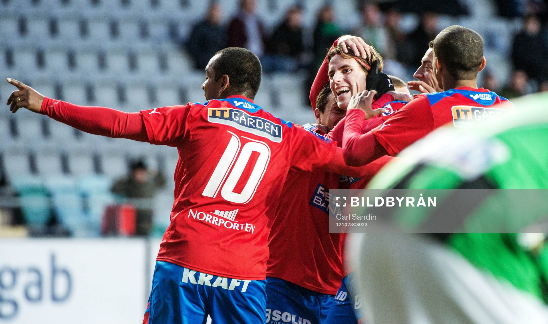Jesper Björkman, Helsingborg, gratuleras av sina
