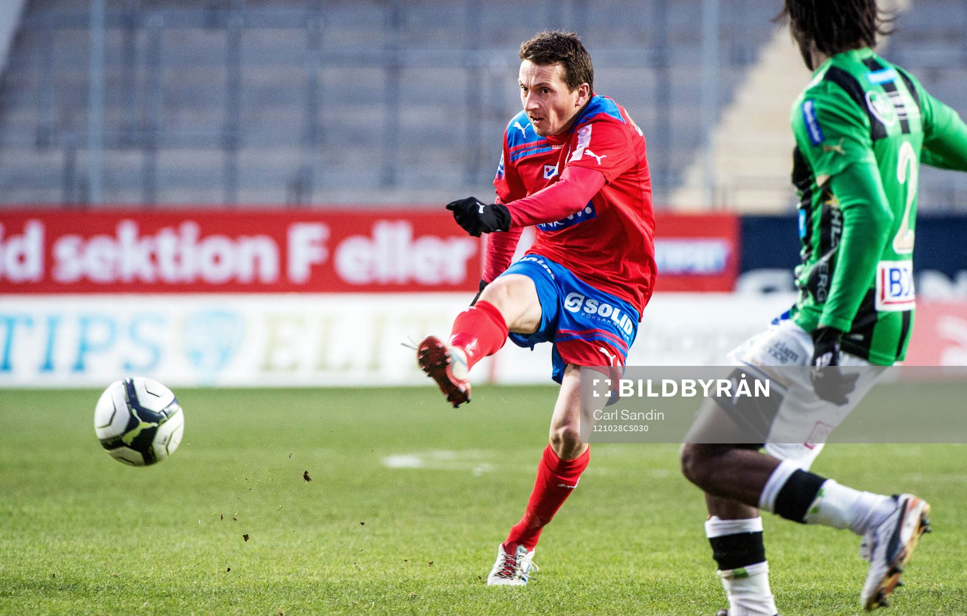 Ardian Gashi, Helsingborg, skjuter mot mål