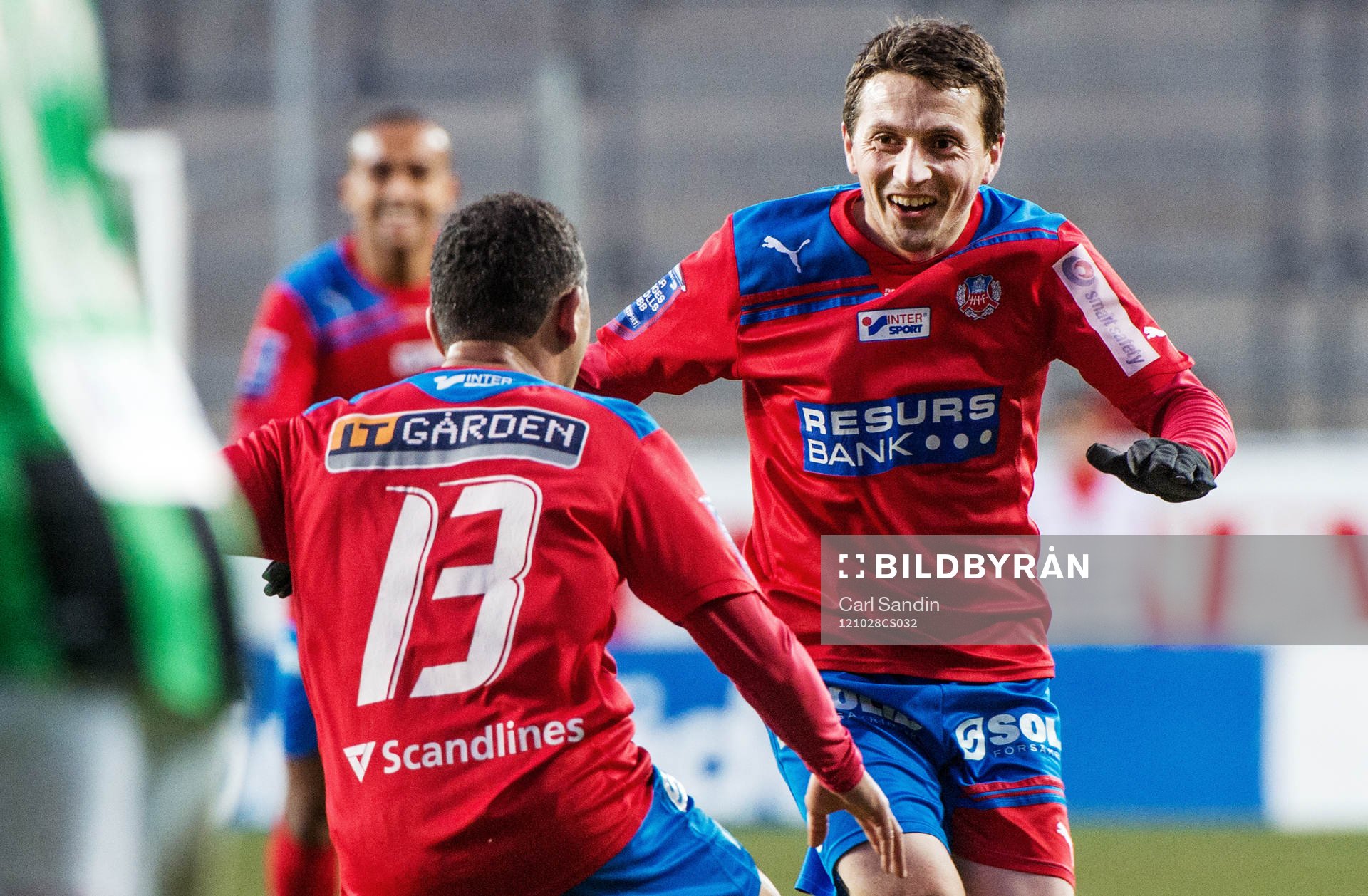 Ardian Gashi, Helsingborg, springer för att gratulera