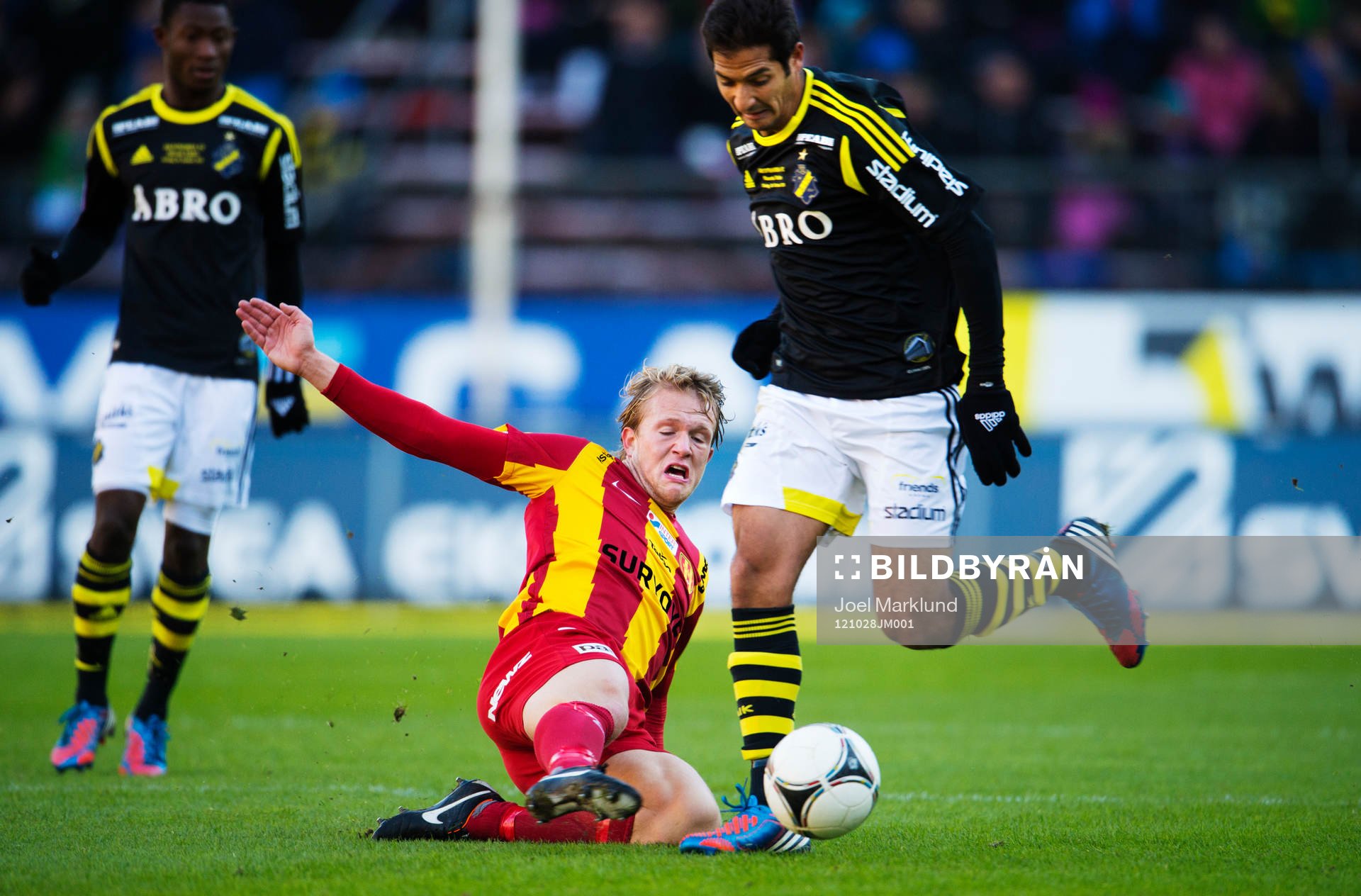 Anders Bååth, Syrianska, tacklar Celso Borges, AIK