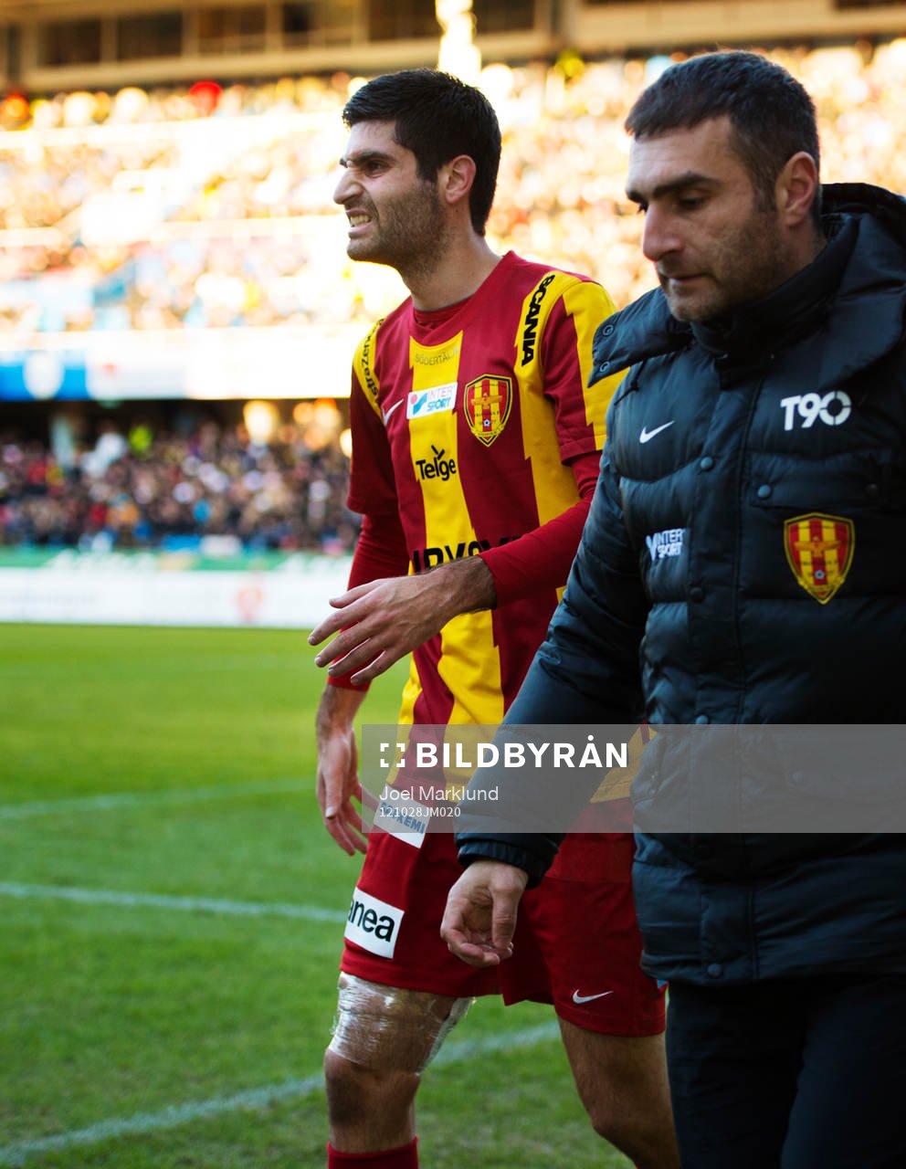 Fotboll, Allsvenskan, AIK - Syrianska: Rabi Elia, Syrianska, fick utgå på grund av skada.