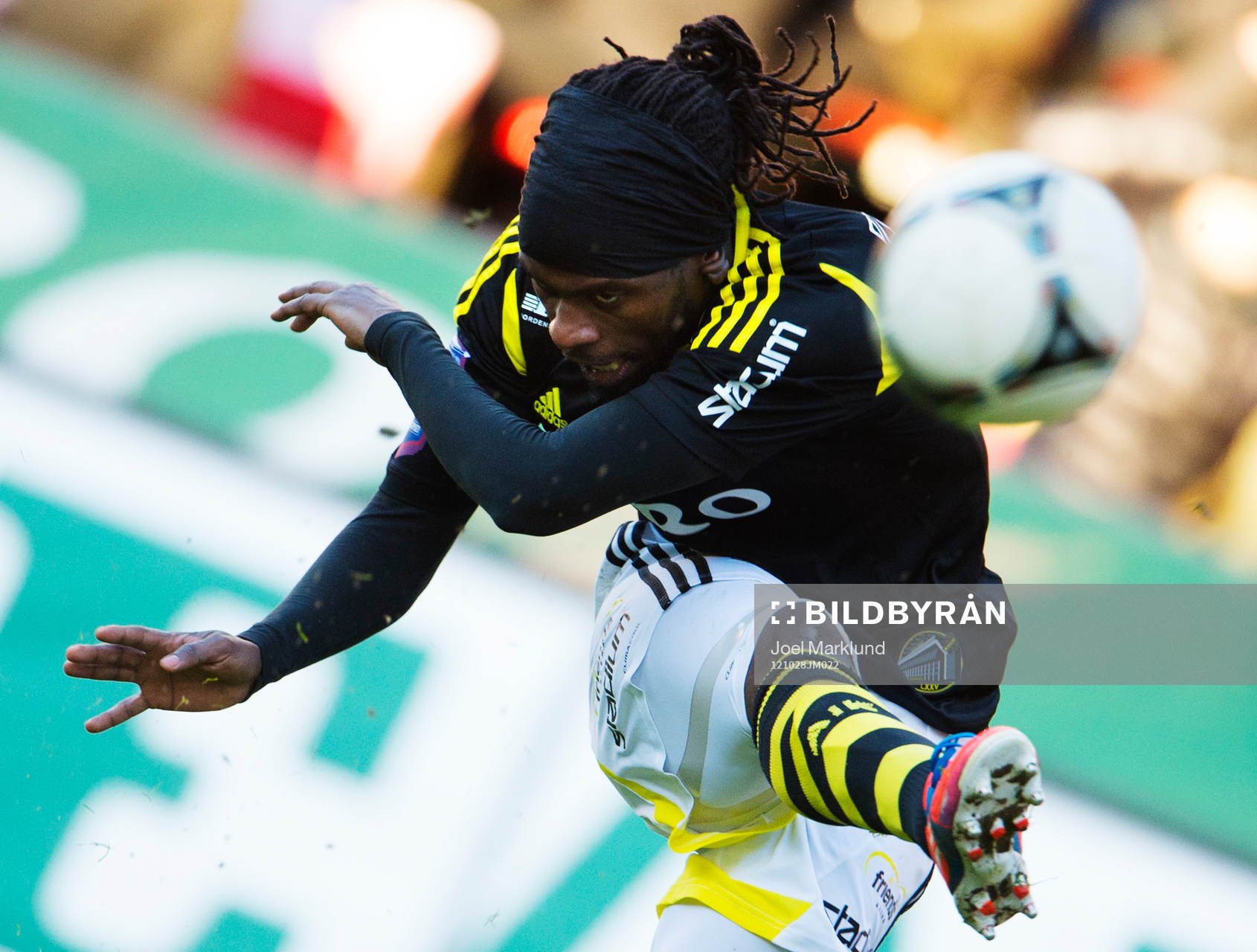 Martin Kayongo Mutumba, AIK, skjuter