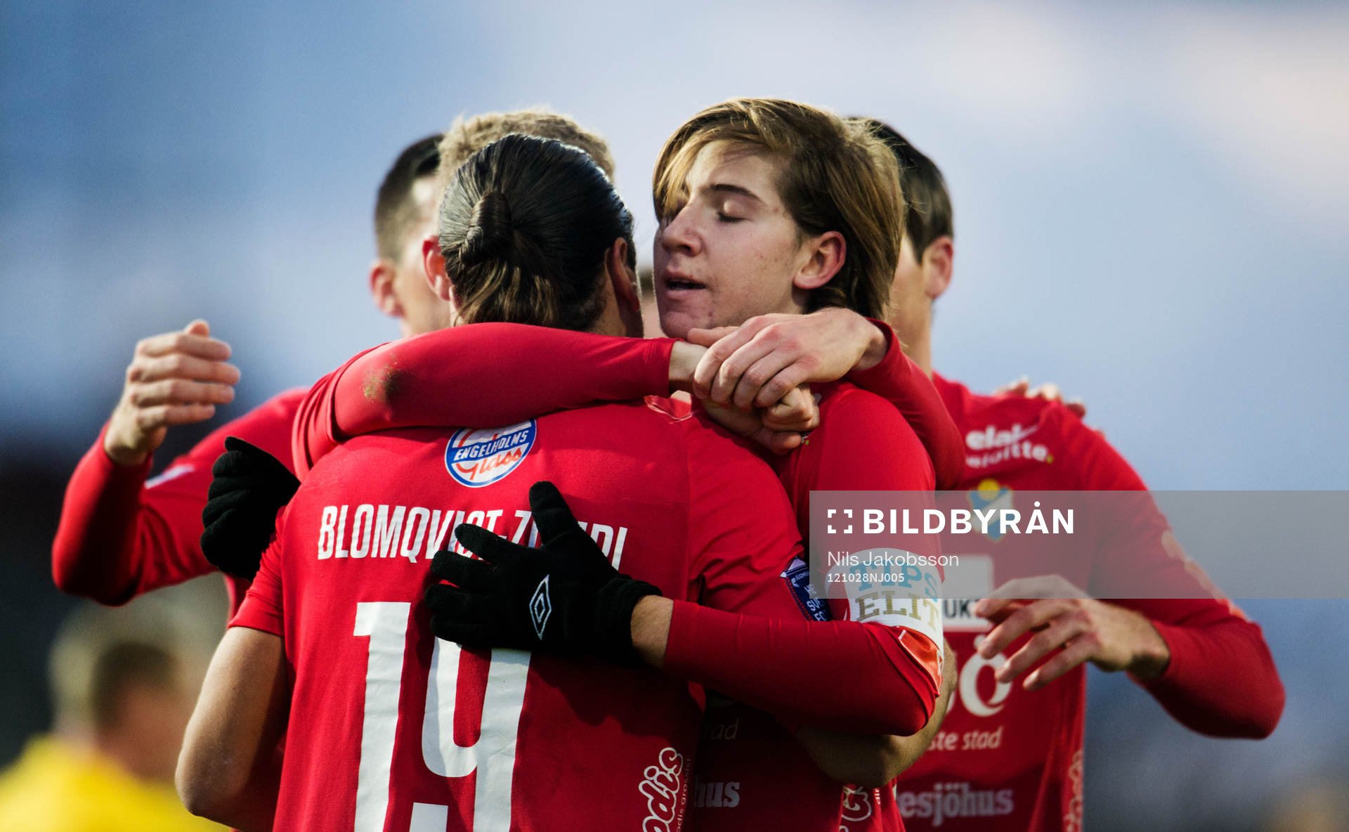  Matteo Blomqvist Zampi, Darijan Bojanic, Öster kramas och jublar vid 1-0.