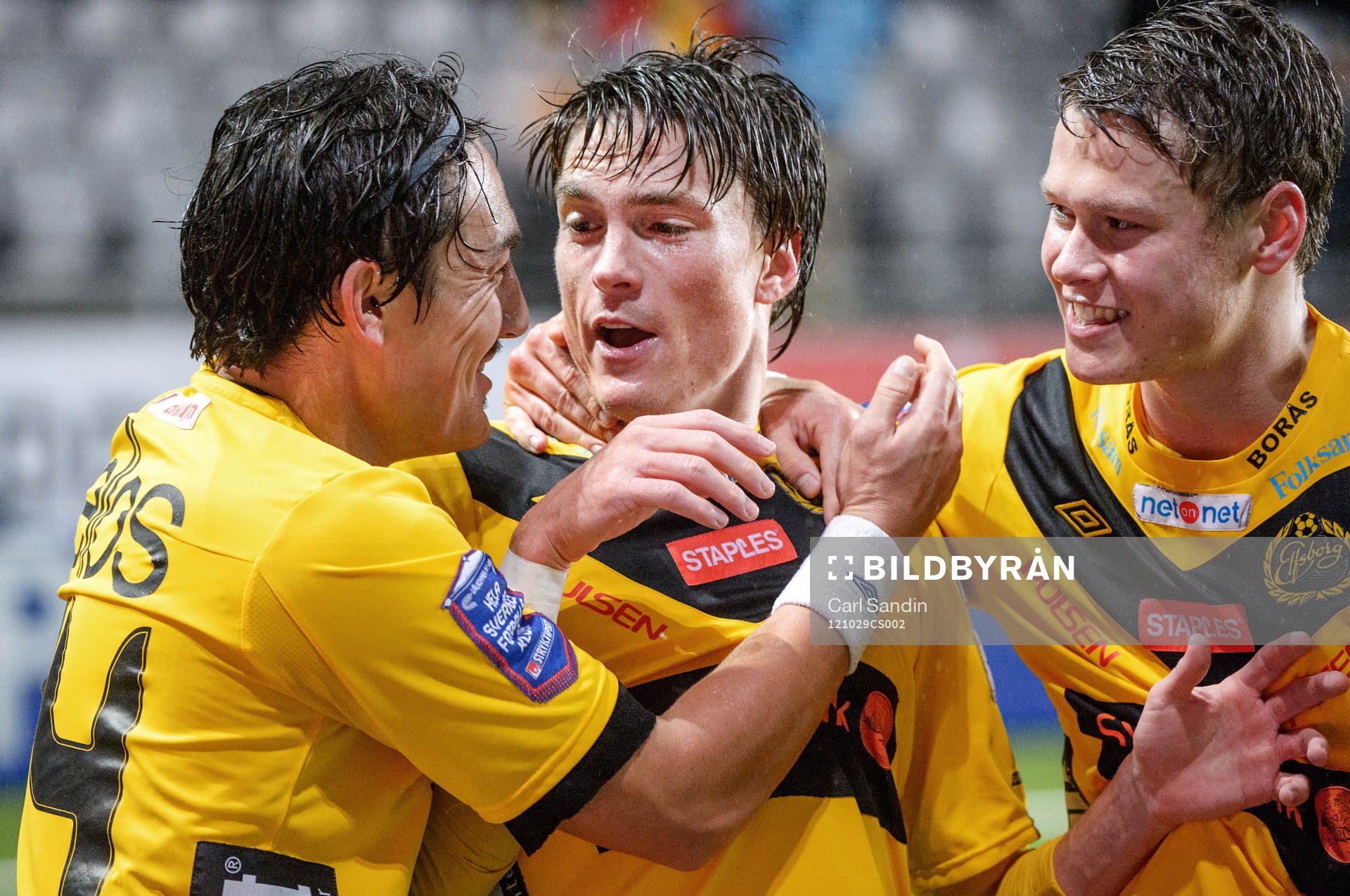 Lasse Nilsson, Elfsborg, gratuleras av Stefan Ishizaki och