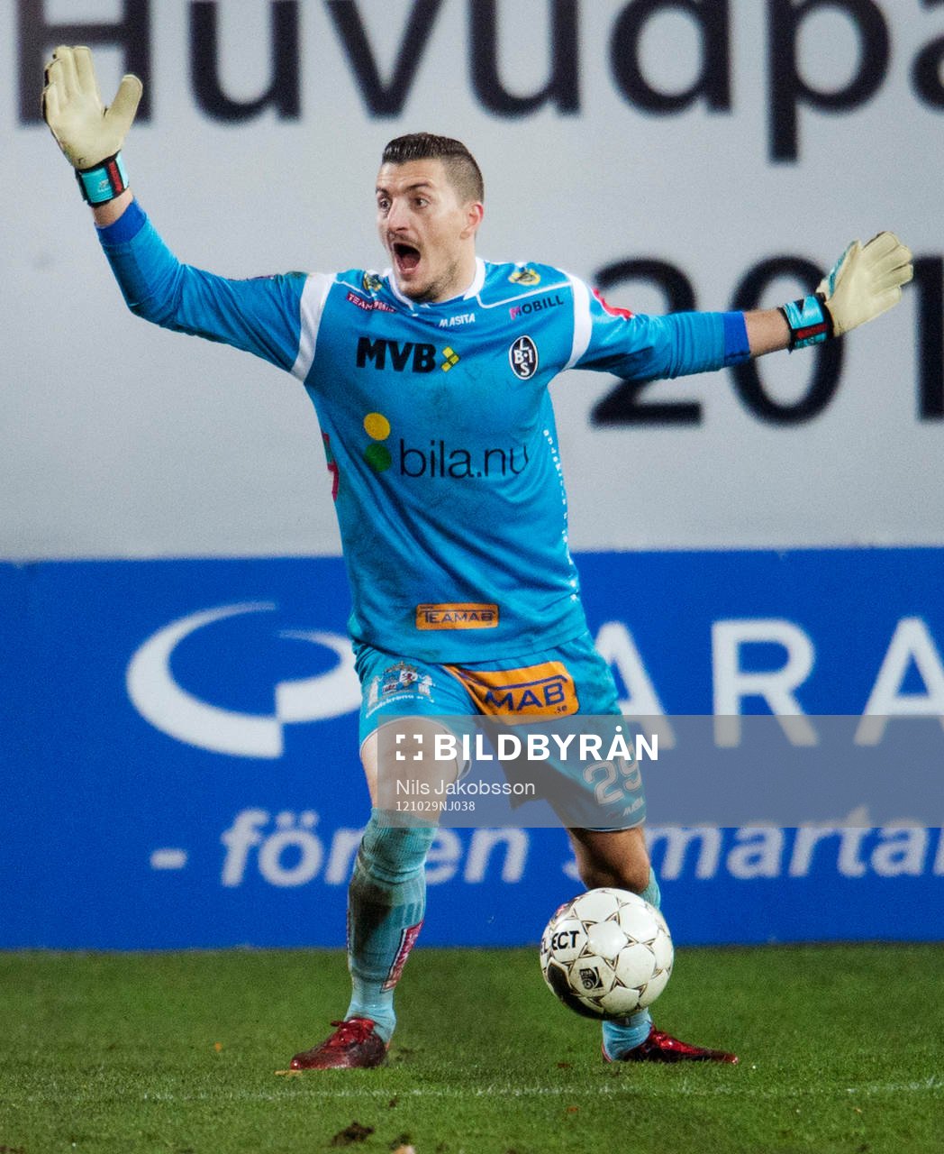Ivo Vazgec, Landskrona river ner en spelare i Jönköping