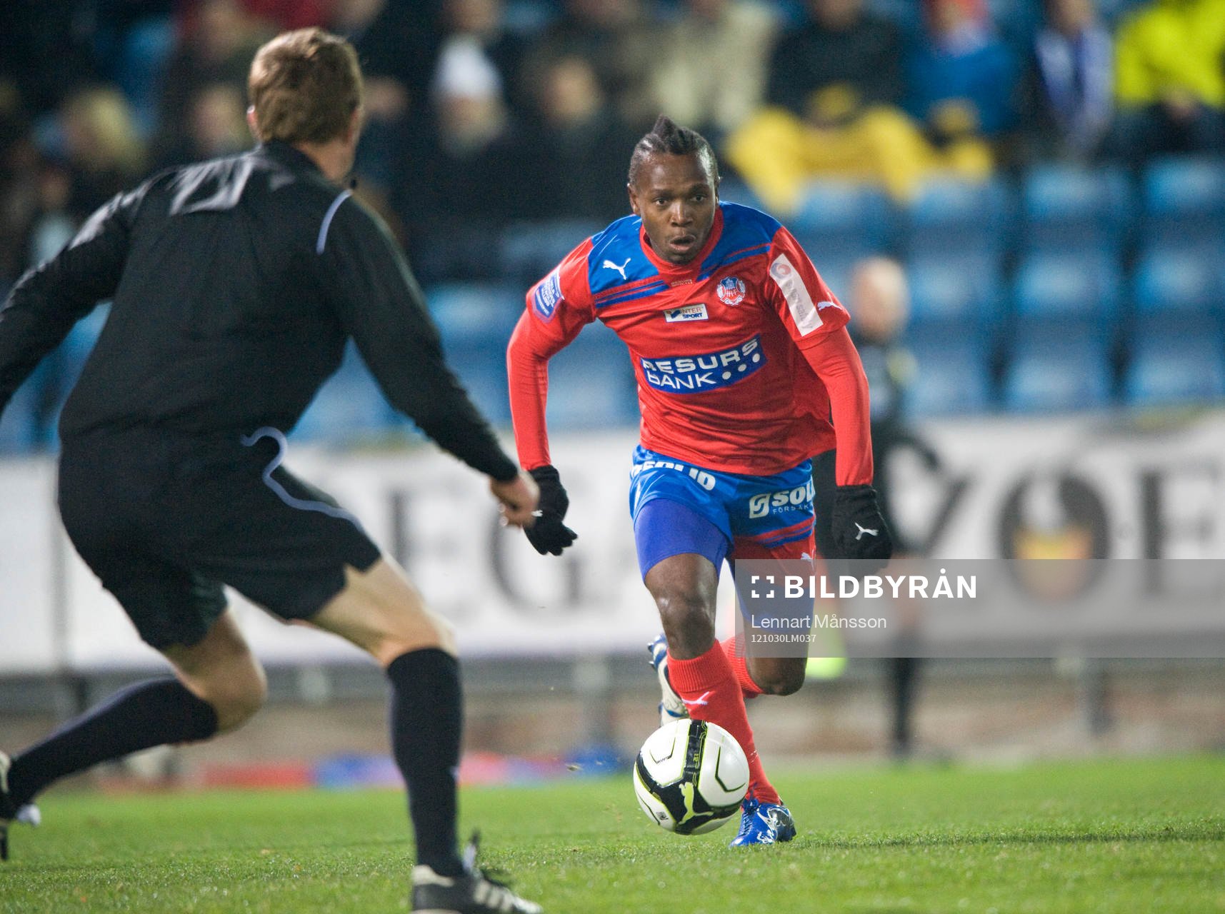 May Mahlangu, Helsingborg, fintar domaren Markus