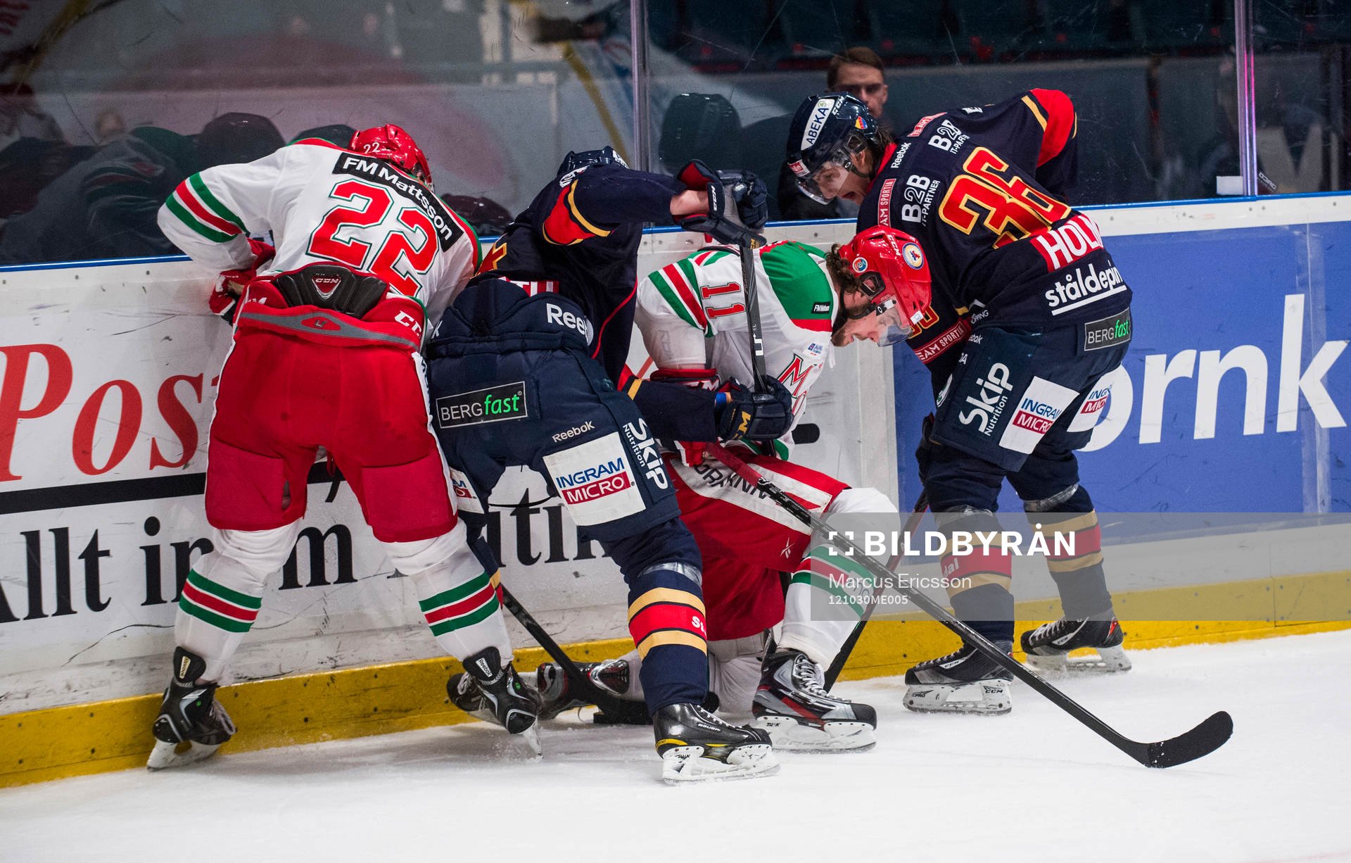 Anze Kopitar, Mora trycks ned vid sargen