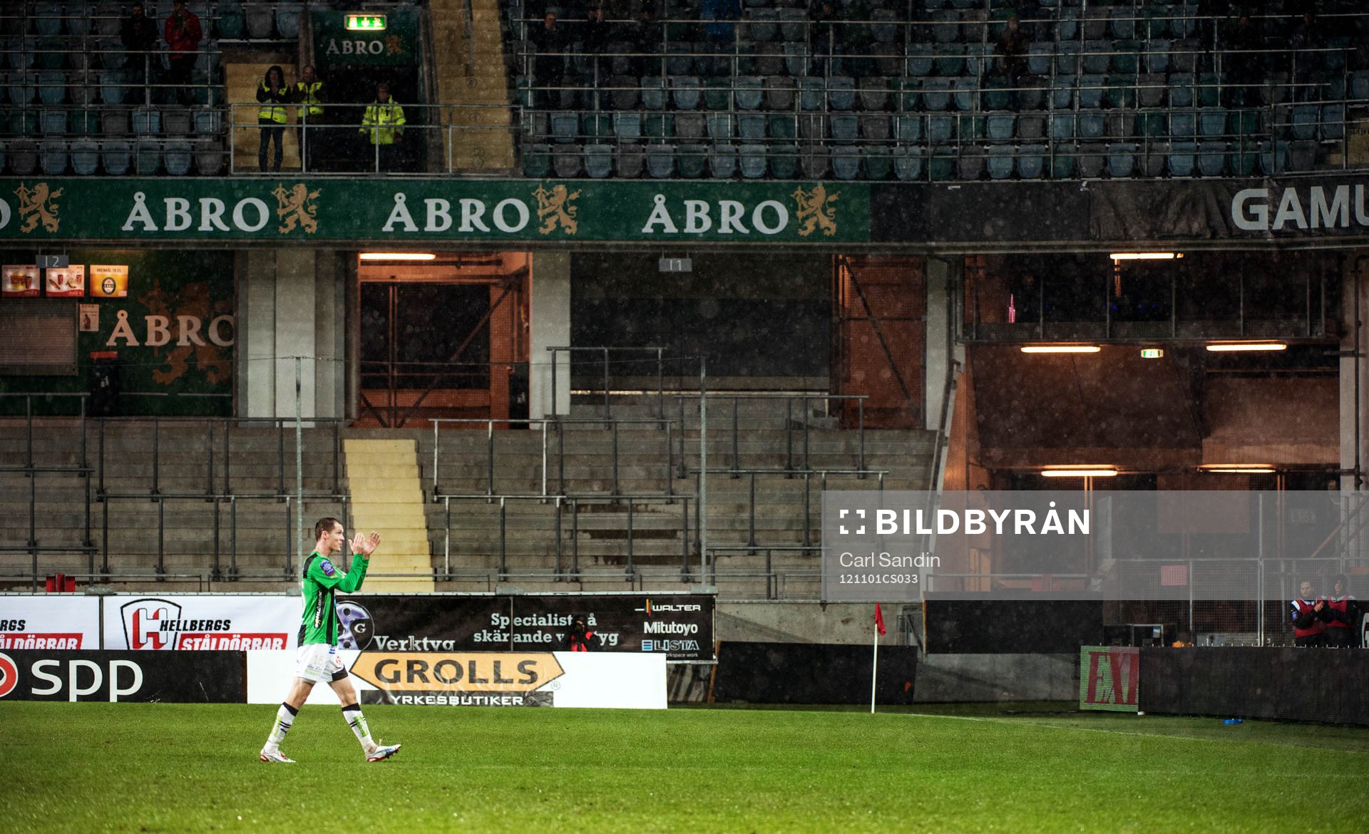 Fredrik Lundgren, Gais, tackas av när han byts ut i sin