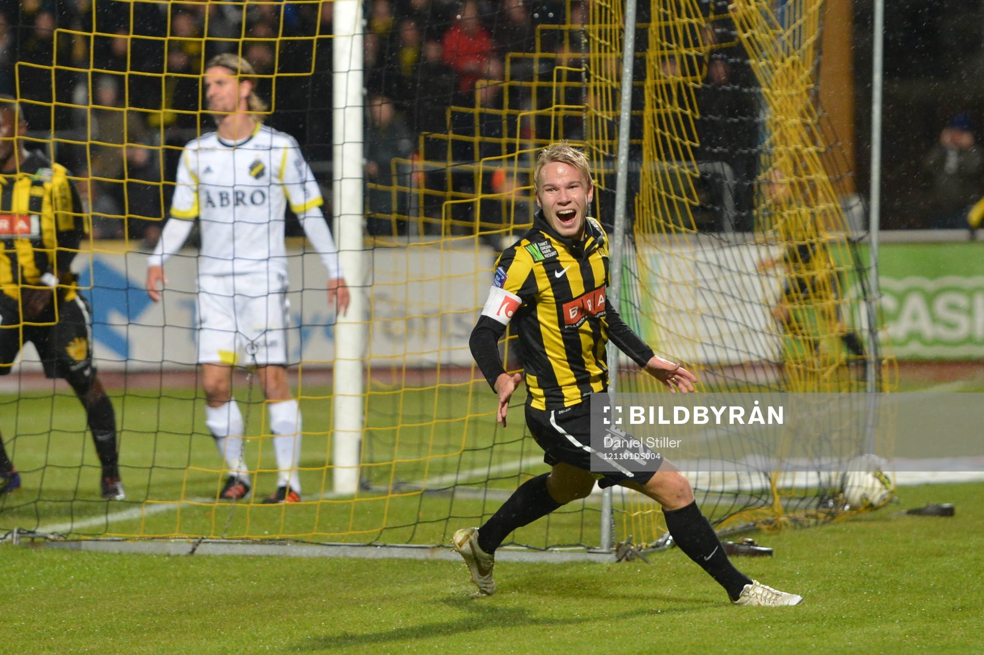 Oscar Lewicki, Häcken, jublar