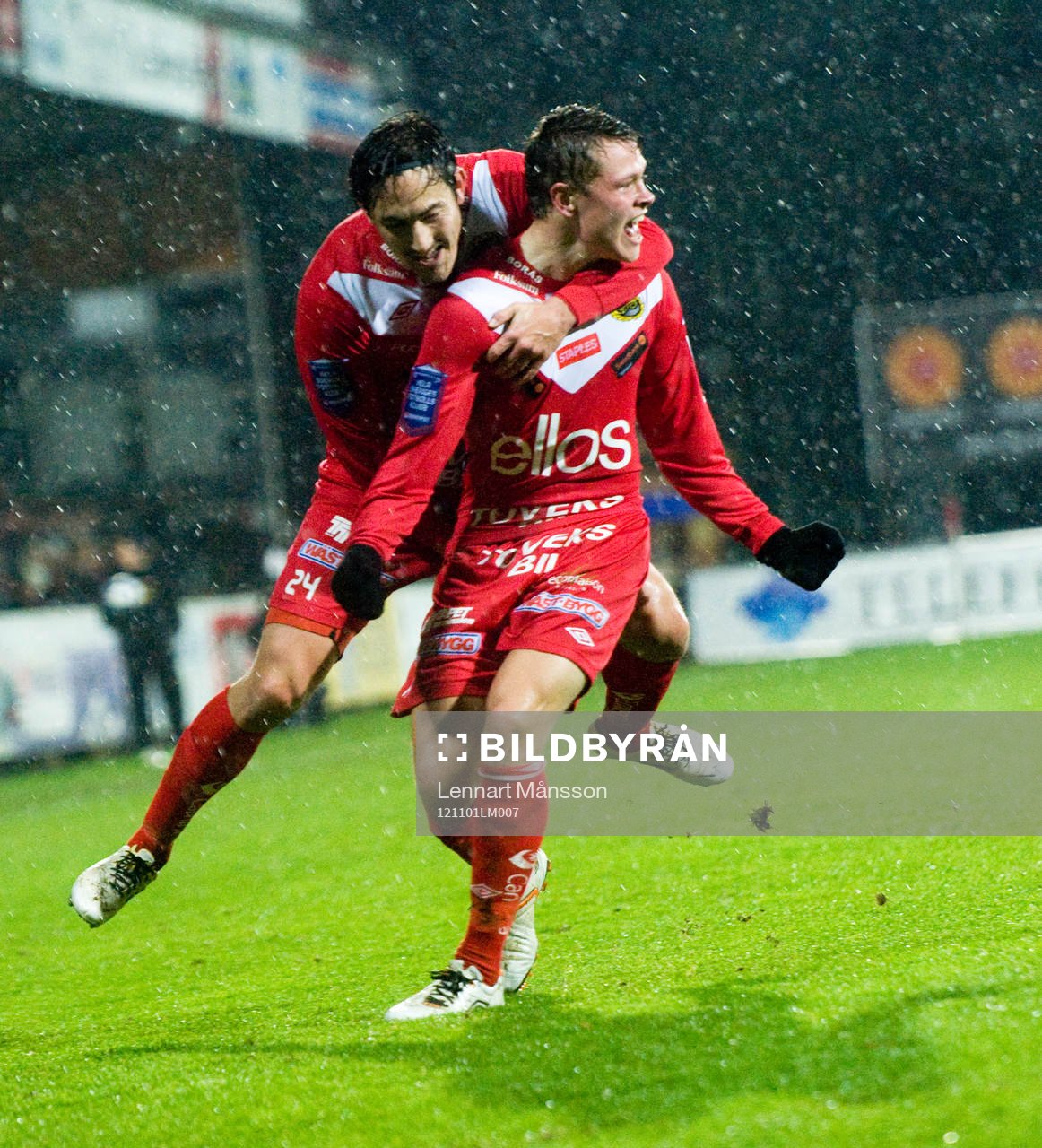 2-3, Matchhjälten Viktor Claesson, Elfsborg, grattas av
