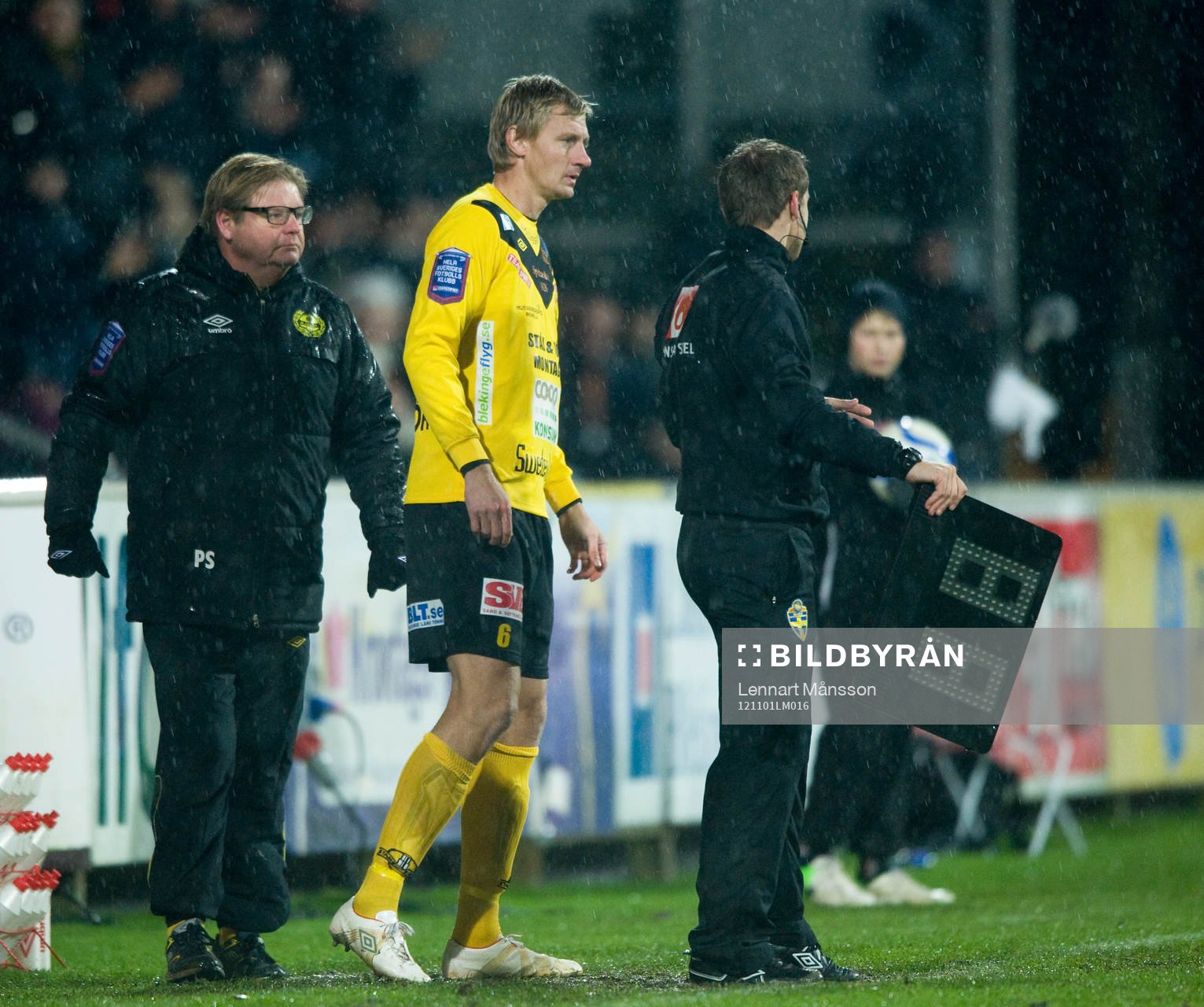 Patrik Rosengren, Mjällby, kommer in