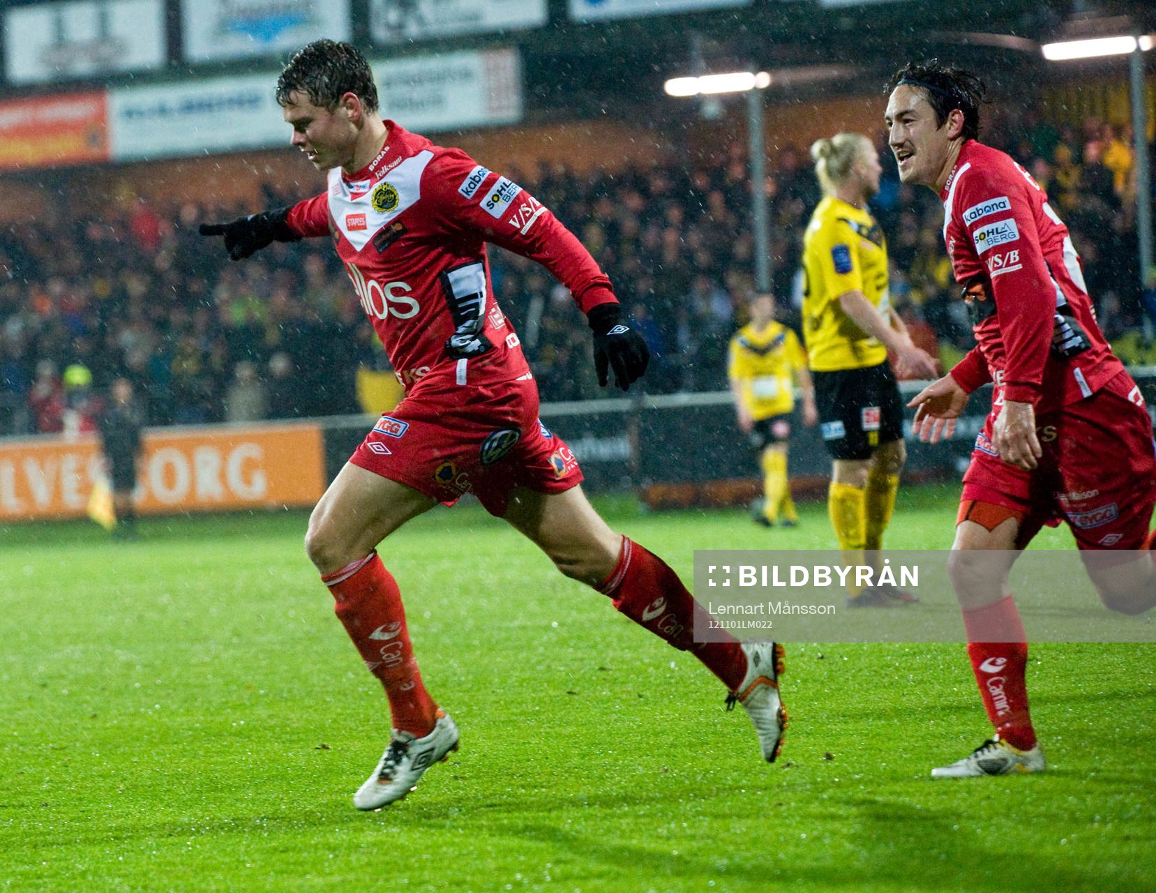 2-3, Matchhjälten Viktor Claesson, Elfsborg, grattas av