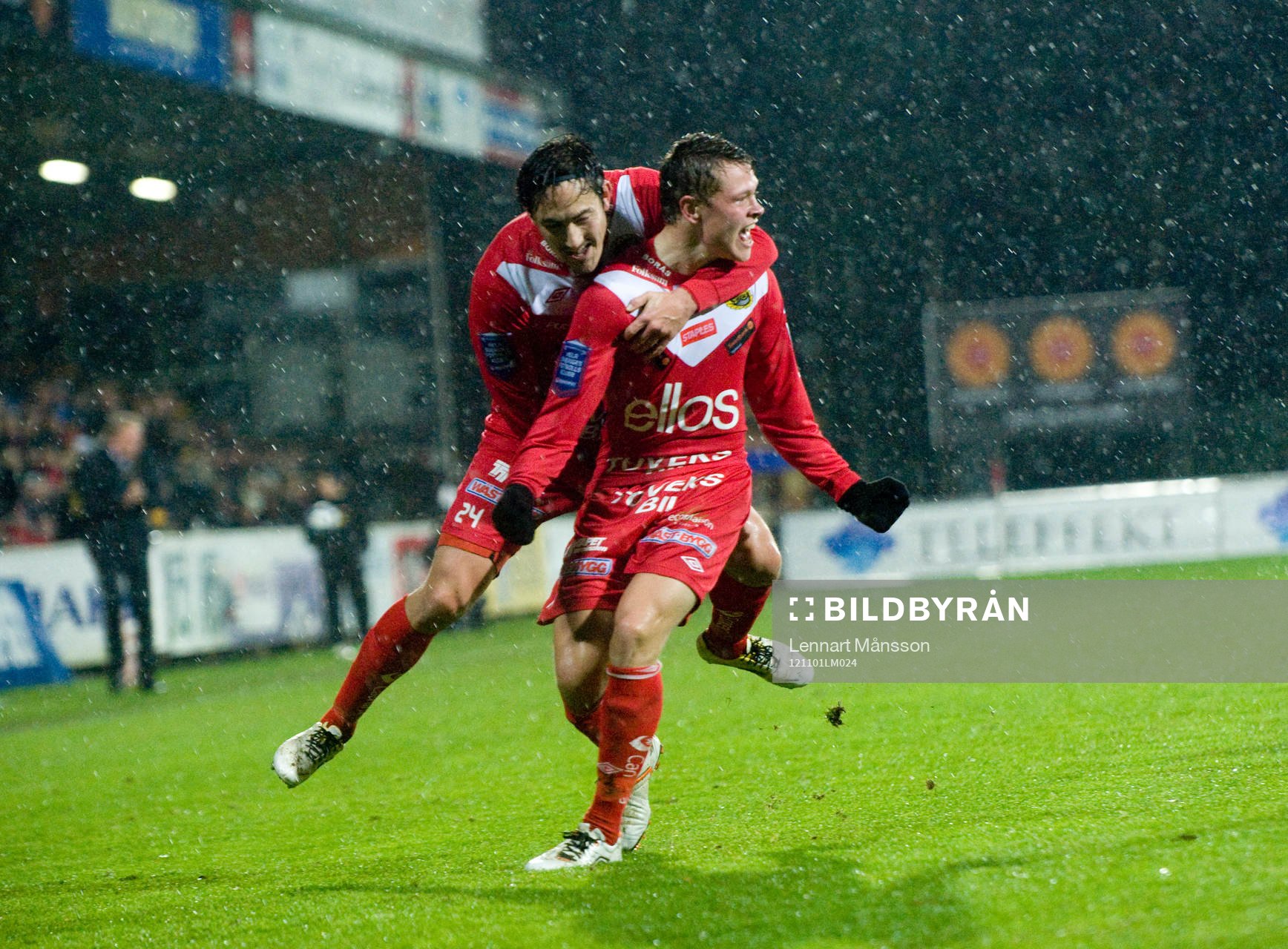 2-3, Matchhjälten Viktor Claesson, Elfsborg, grattas av