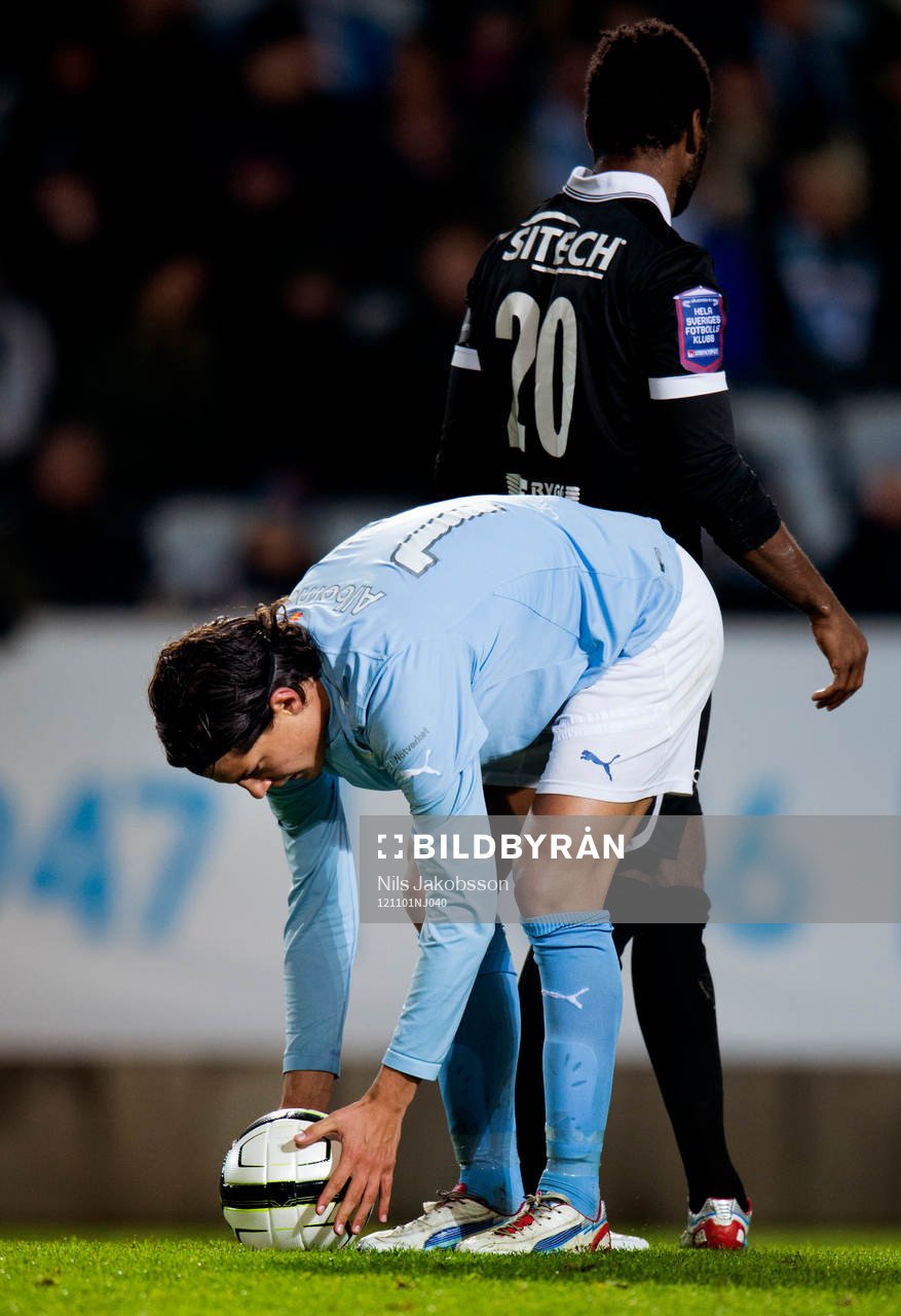 det blir straff, en straff som Miiko Albornoz, Malmö FF,