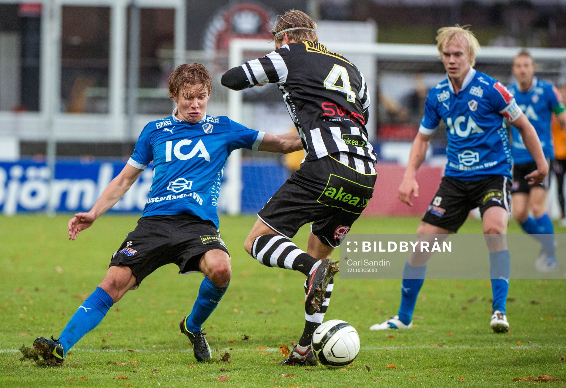 Johan Blomberg, Halmstad, stoppar Martin Rudolfsson,