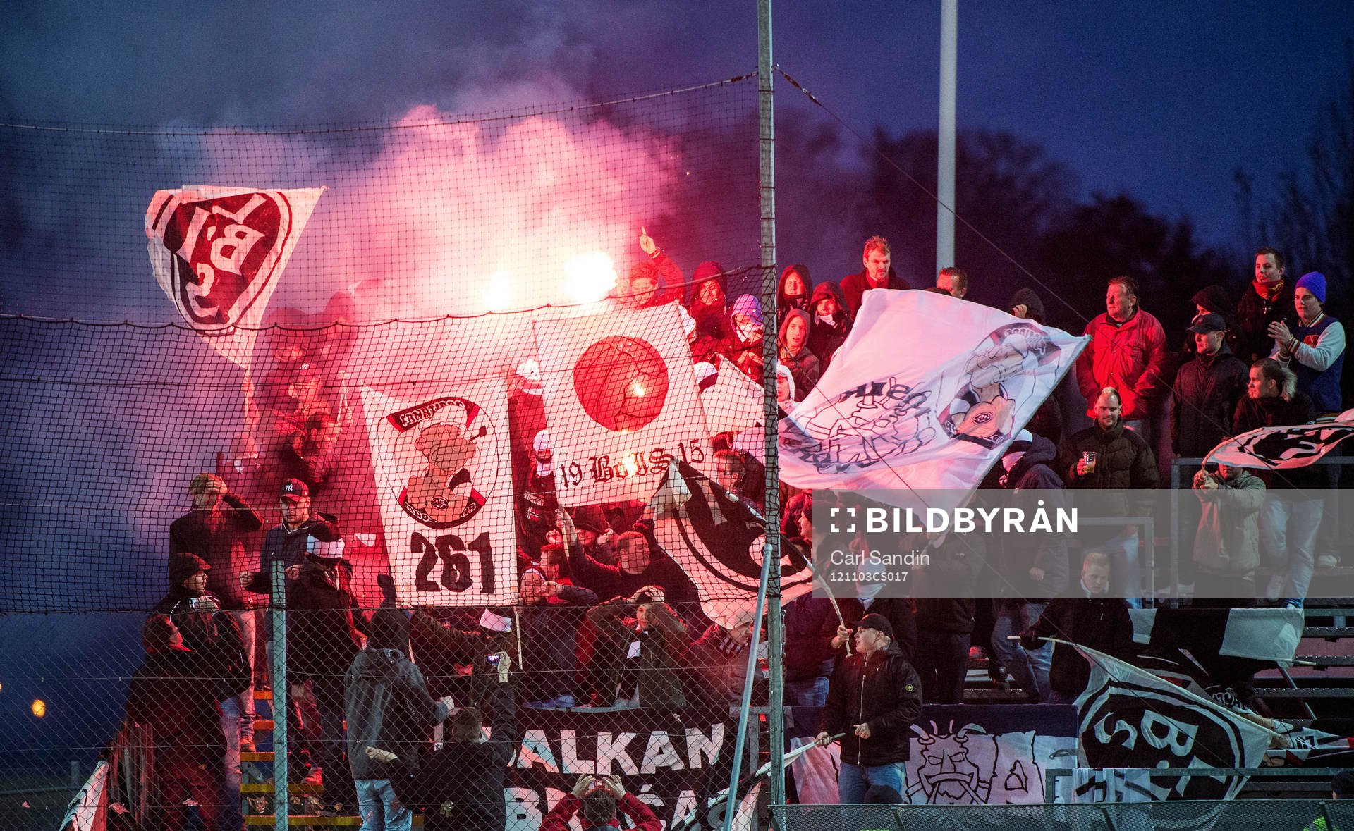 Landskronaklacken tänder bengaliska eldar