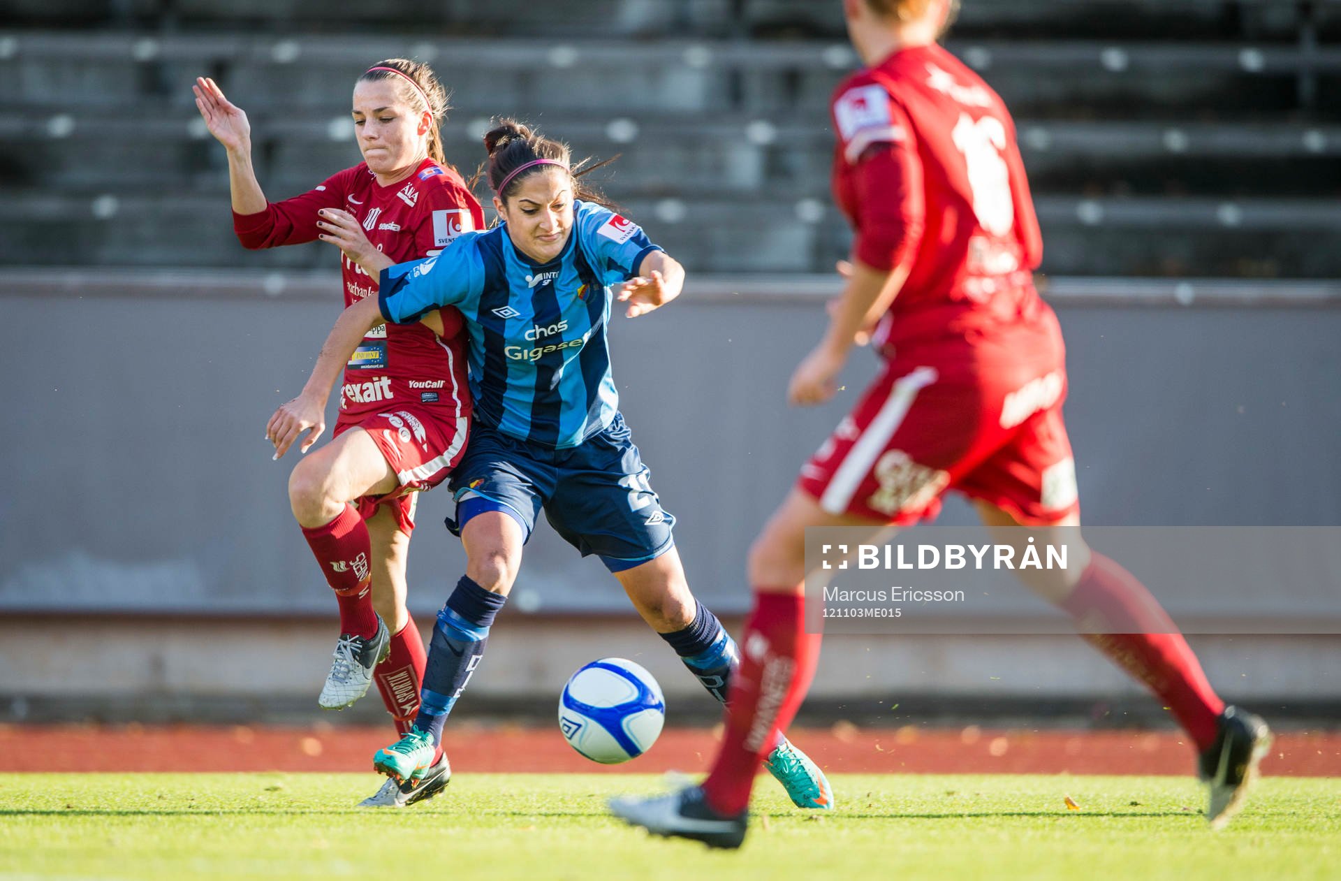  Susan Varli, Djurgården i närkamp med Josefin Johansson, Piteå