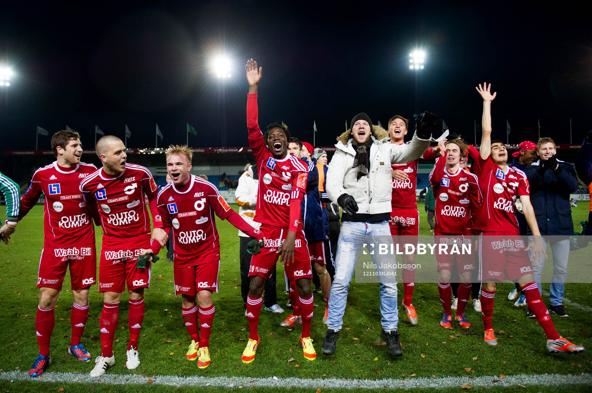 jublande glada spelare i Degerfors