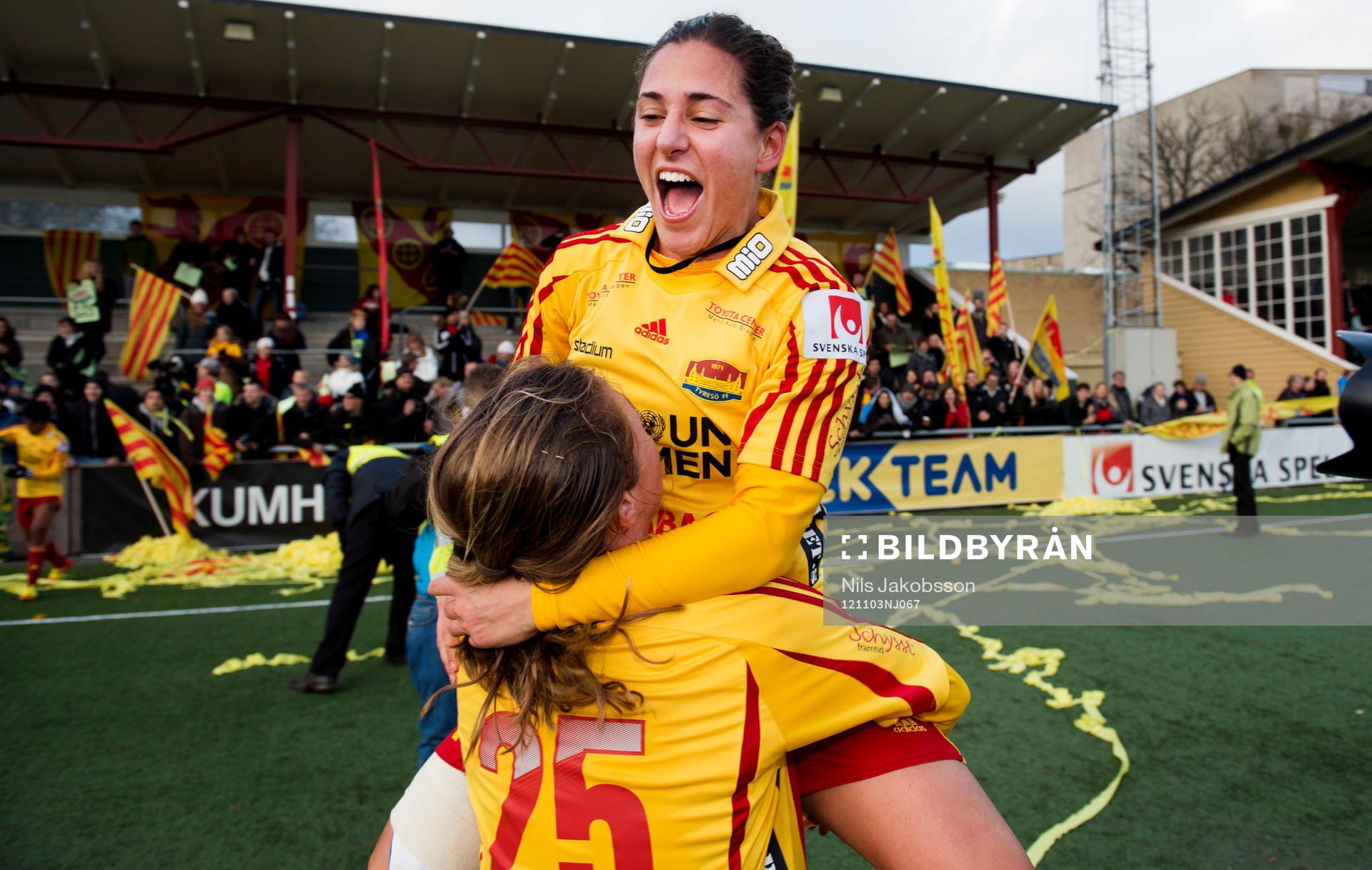 Veronica Boquete, Meghan Klingenberg, Tyresö jublar