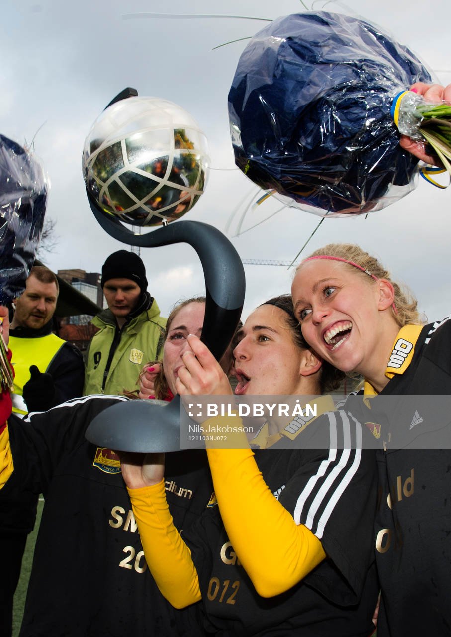 Veronica Boquete, Tyresö, håller pokalen
