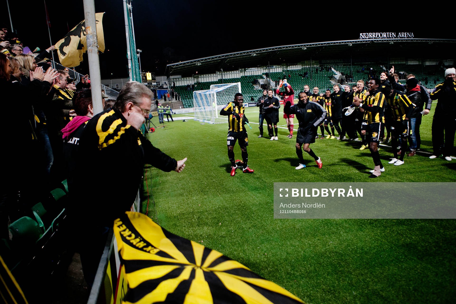 BK Häcken jublar, dansar och firar