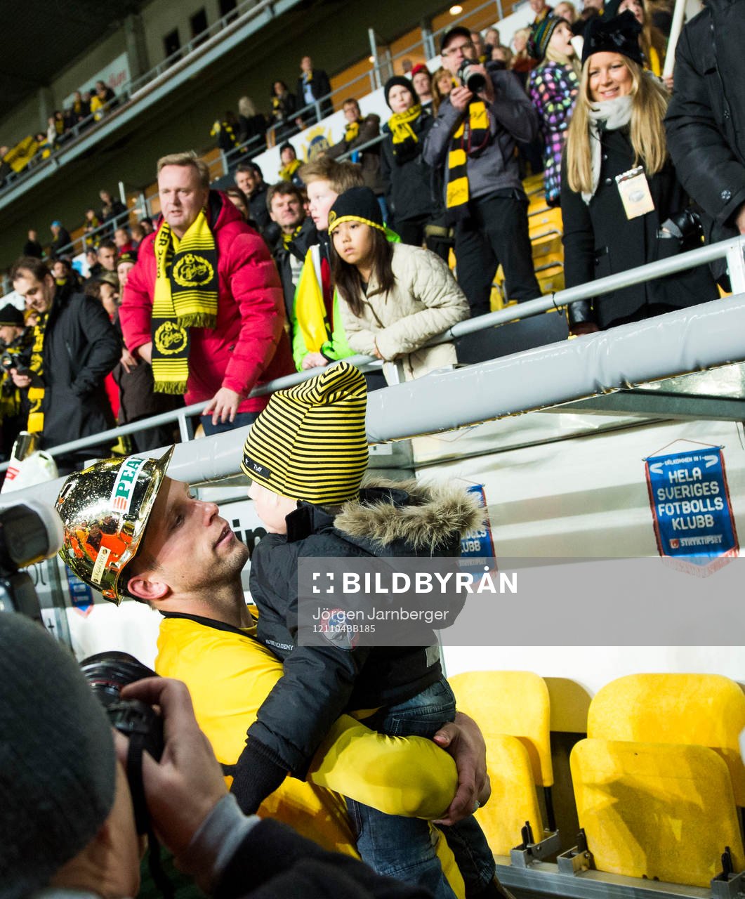 Anders Svensson med sonen Edvin, Anders fru Elin i