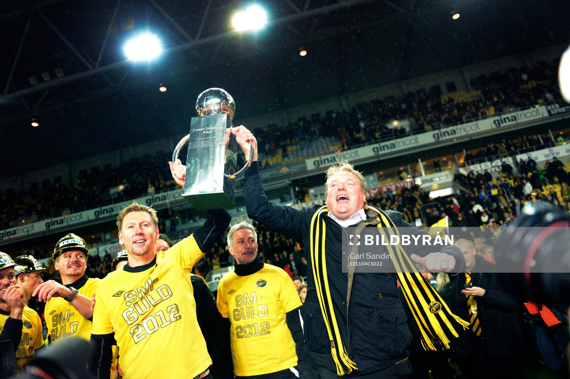 Fotboll, Allsvenskan, Elfsborg - Åtvidaberg: Elfsborg firar efter matchen, peter.wettergren, Jörgen Lennartsson, tränare, jubel.