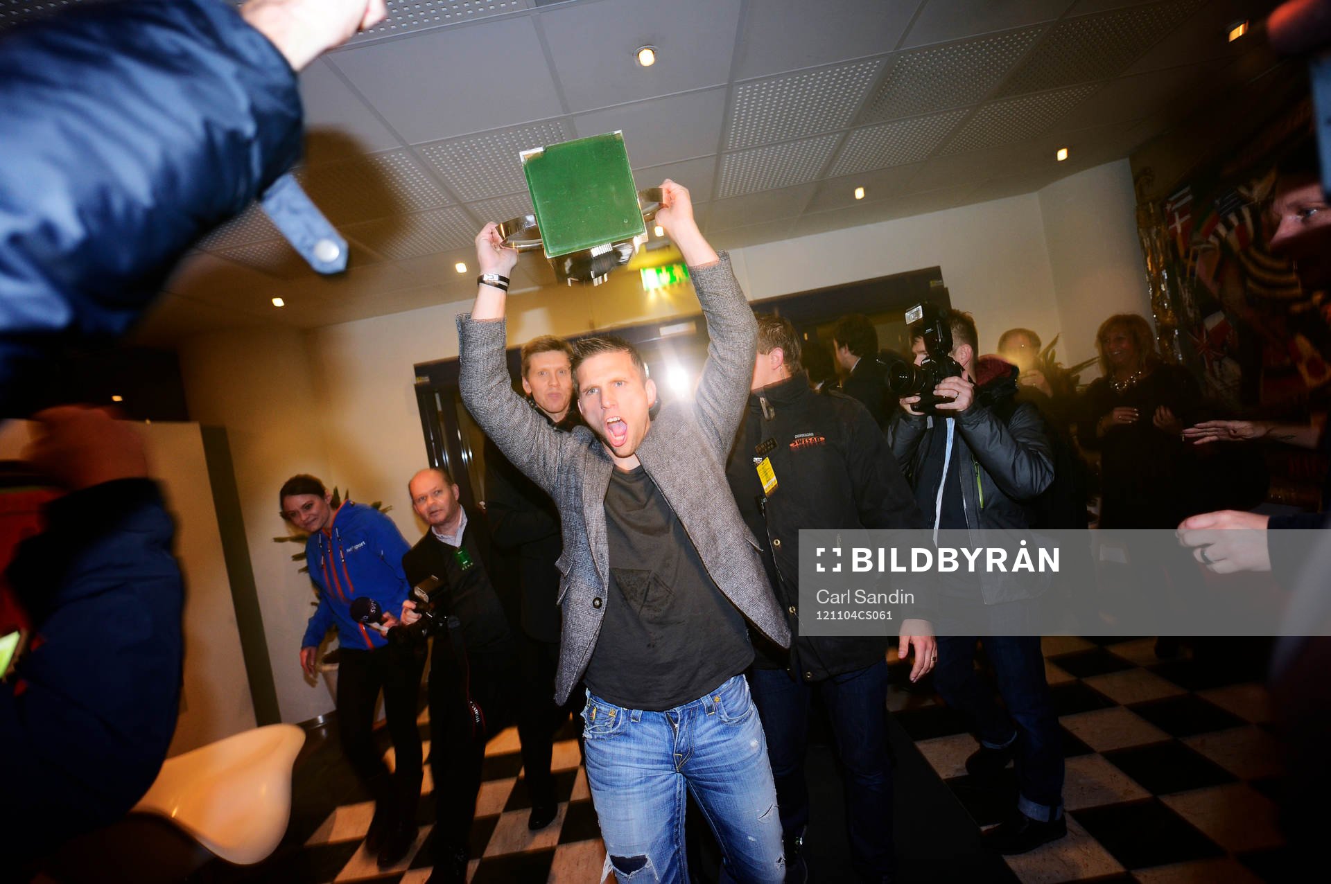 Fotboll, Allsvenskan, Elfsborg - Åtvidaberg: Anders Svensson i Elfsborg firar segern i Borås efter matchen.