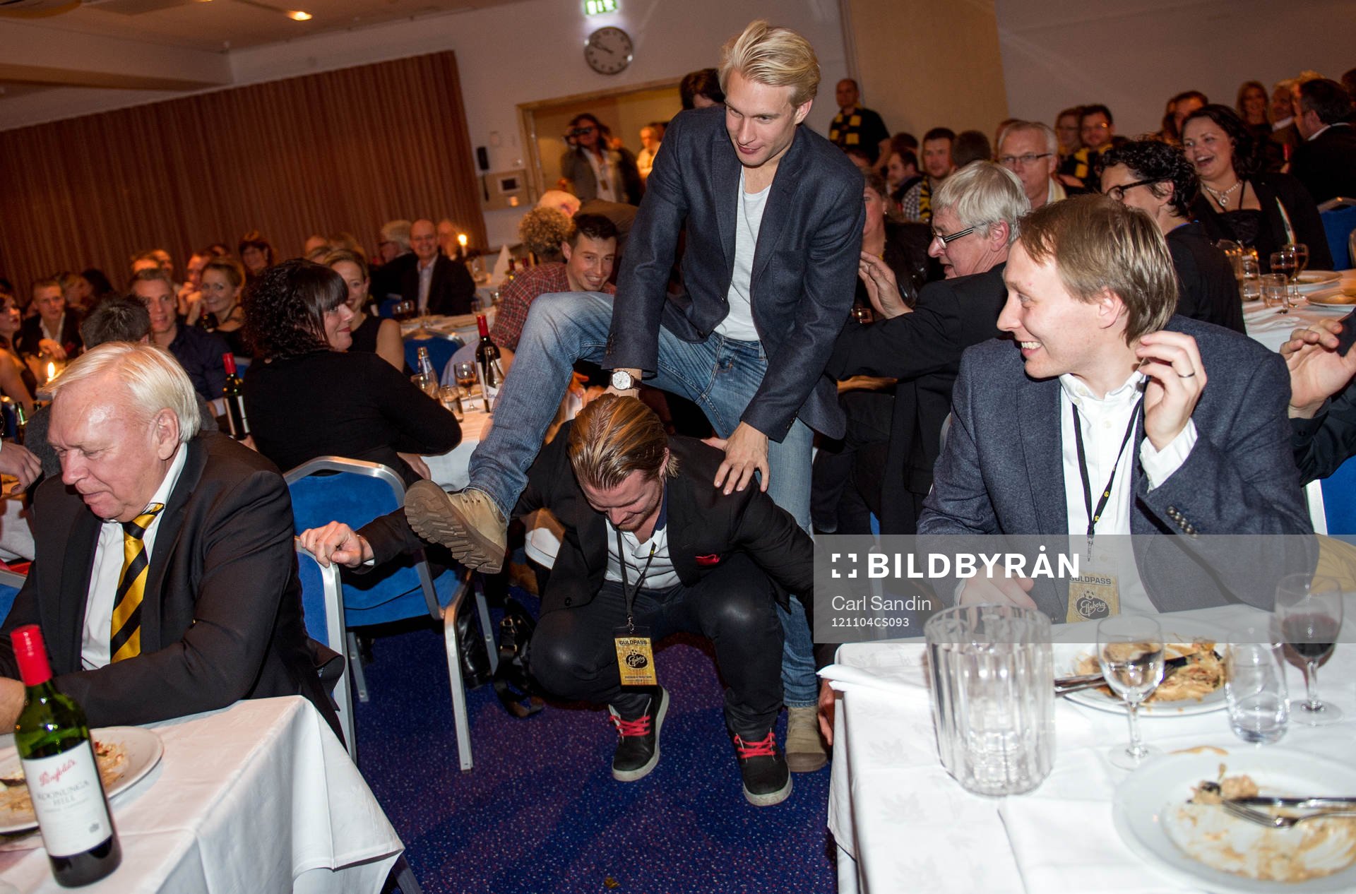 Johan Larsson, Elfsborg, klättrar upp på Fredrik