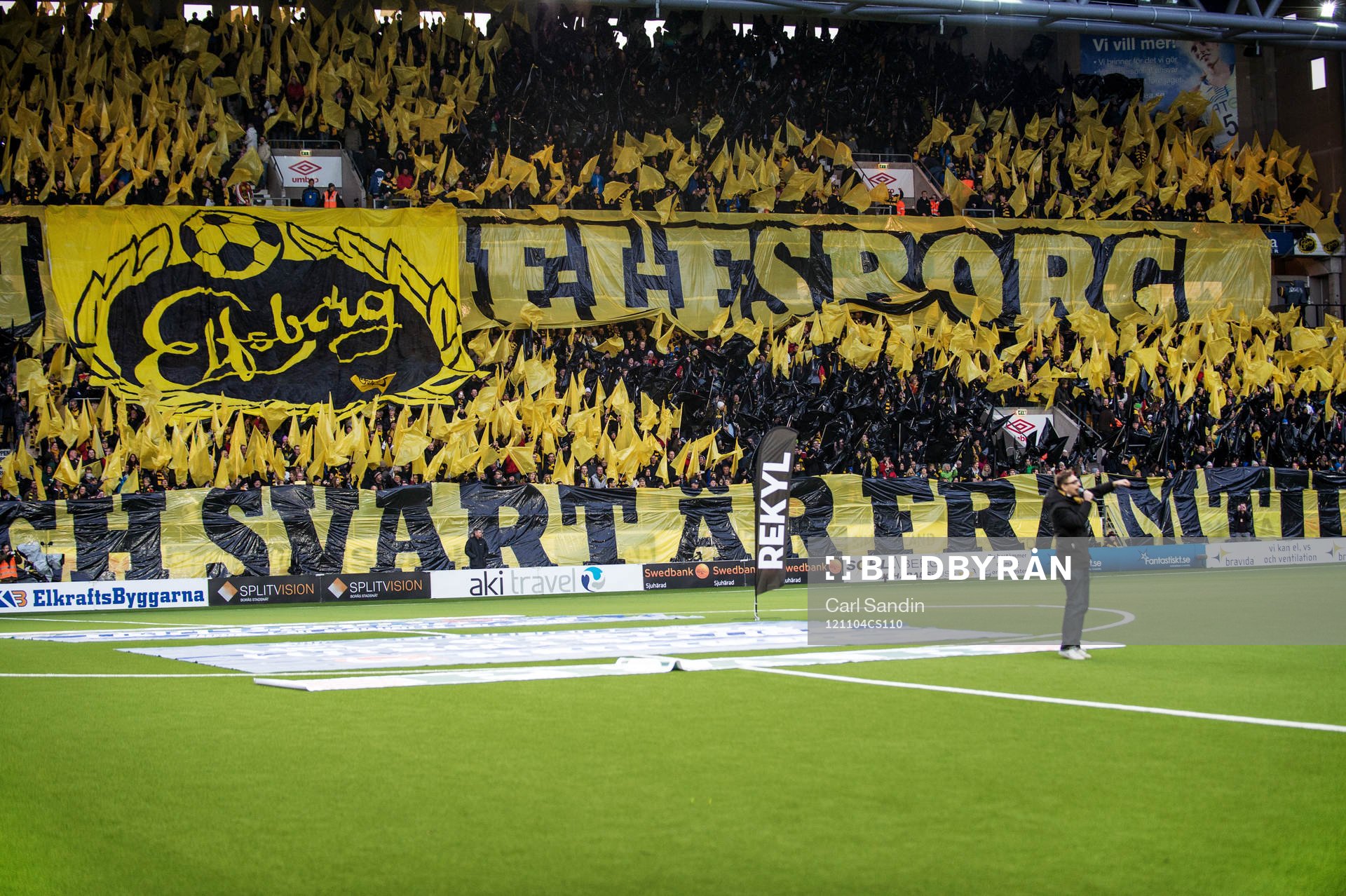 Stort tifo med Elfsborgs gula och svarta fäger