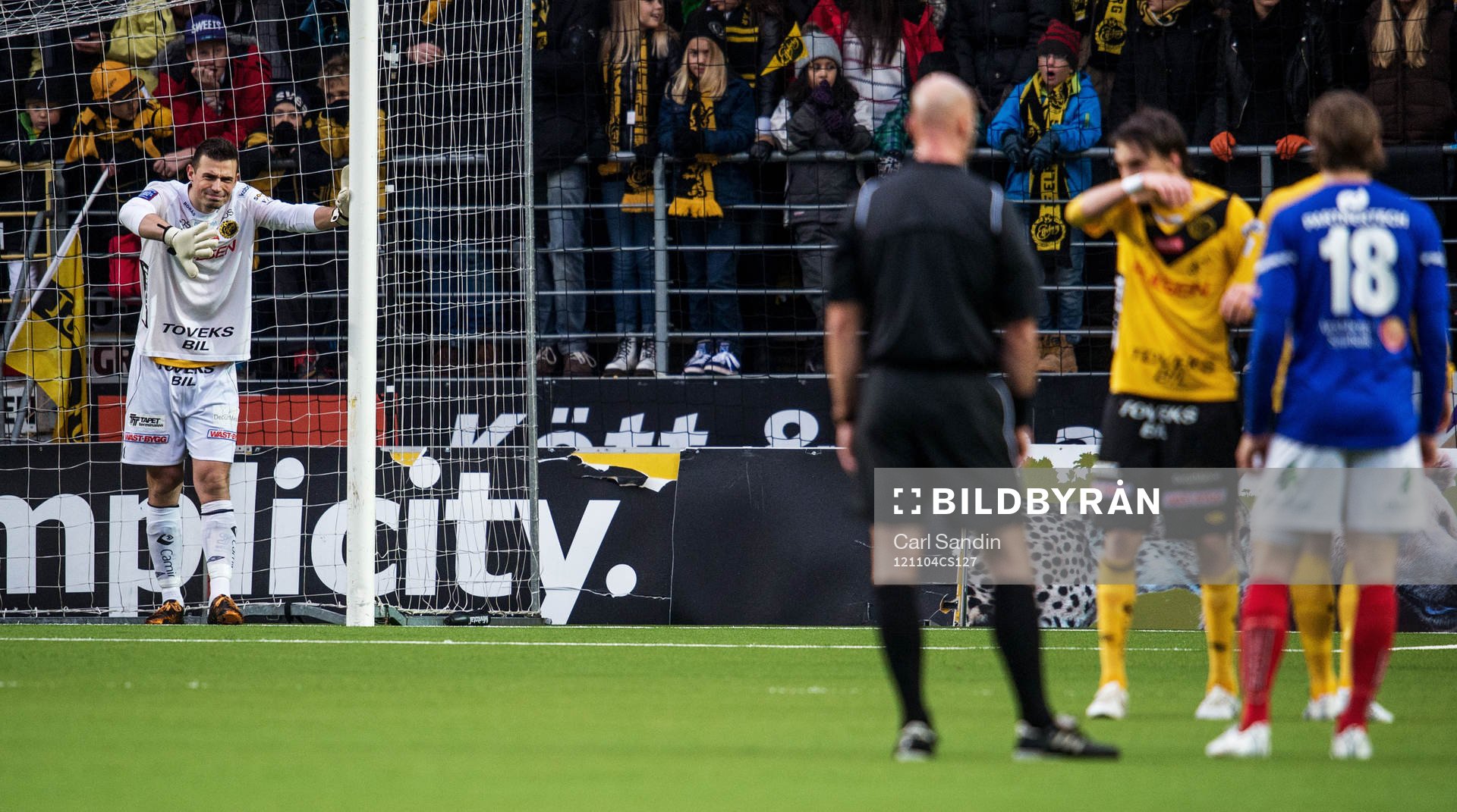 Kevin Stuhr Ellegaard, målvakt, Elfsborg, instruerar hur