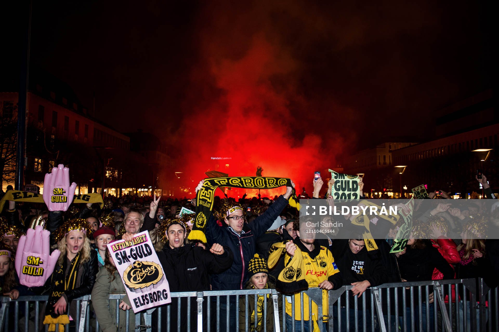 Mängder av folk kom till Stora Torget i Borås för att