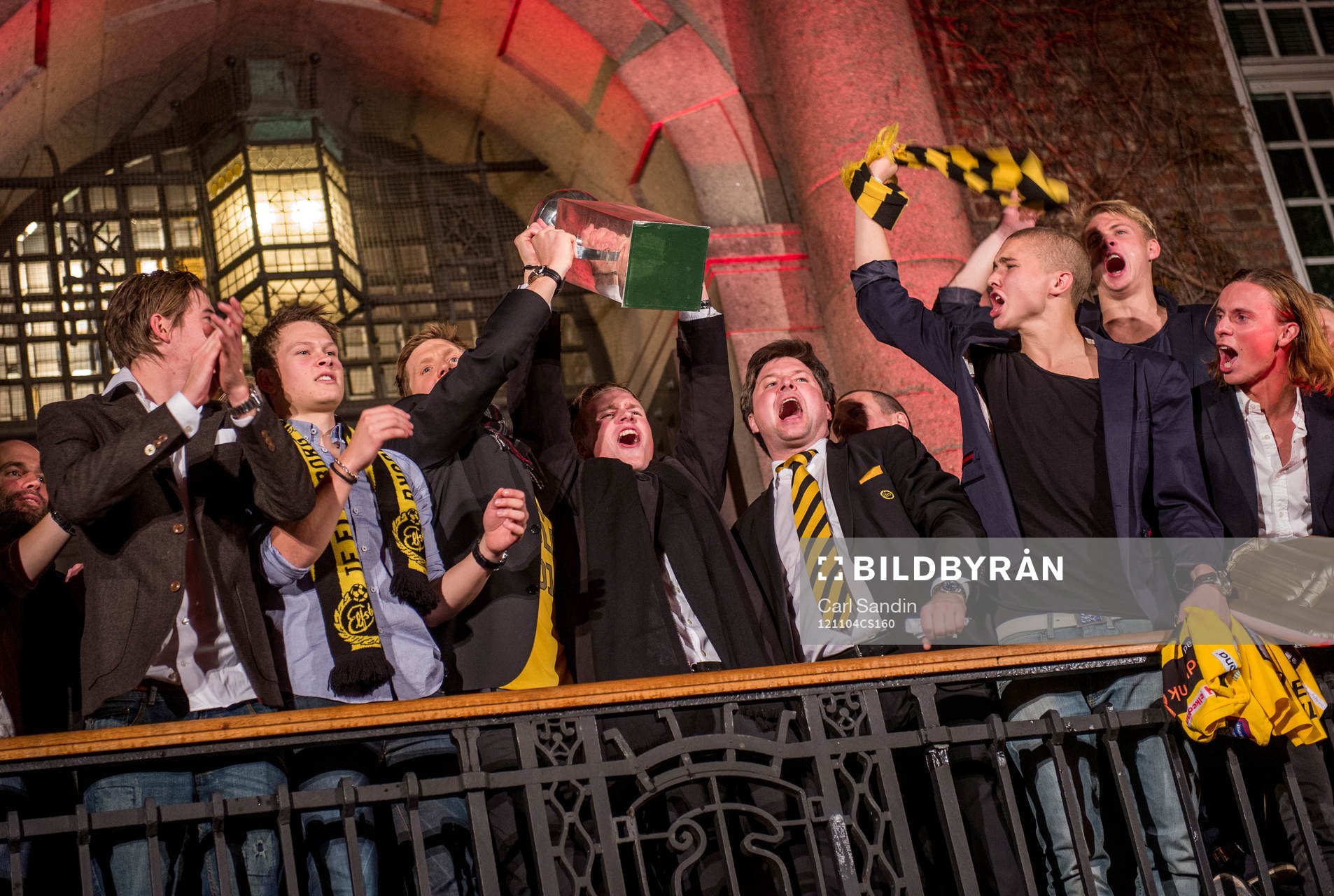 Oscar Hiljemark, Elfsborg, höjer jublandes pokalen mot