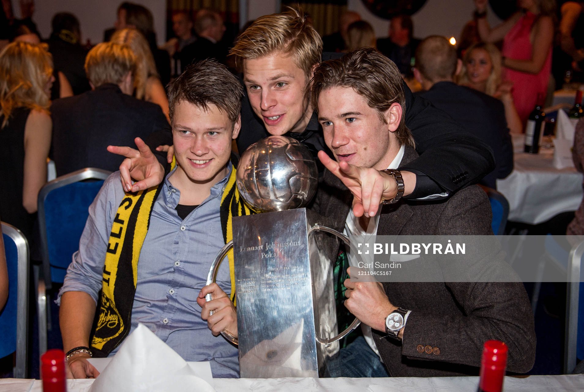 Viktor Claesson, Per Frick och Marcus Rohdén, med pokalen