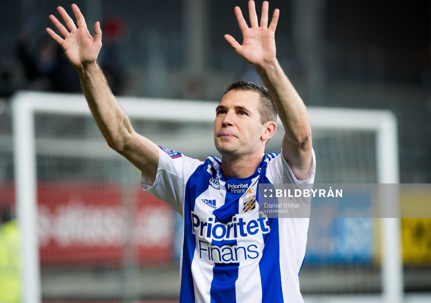 Stefan Selakovic, IFK Göteborg, tackar publiken