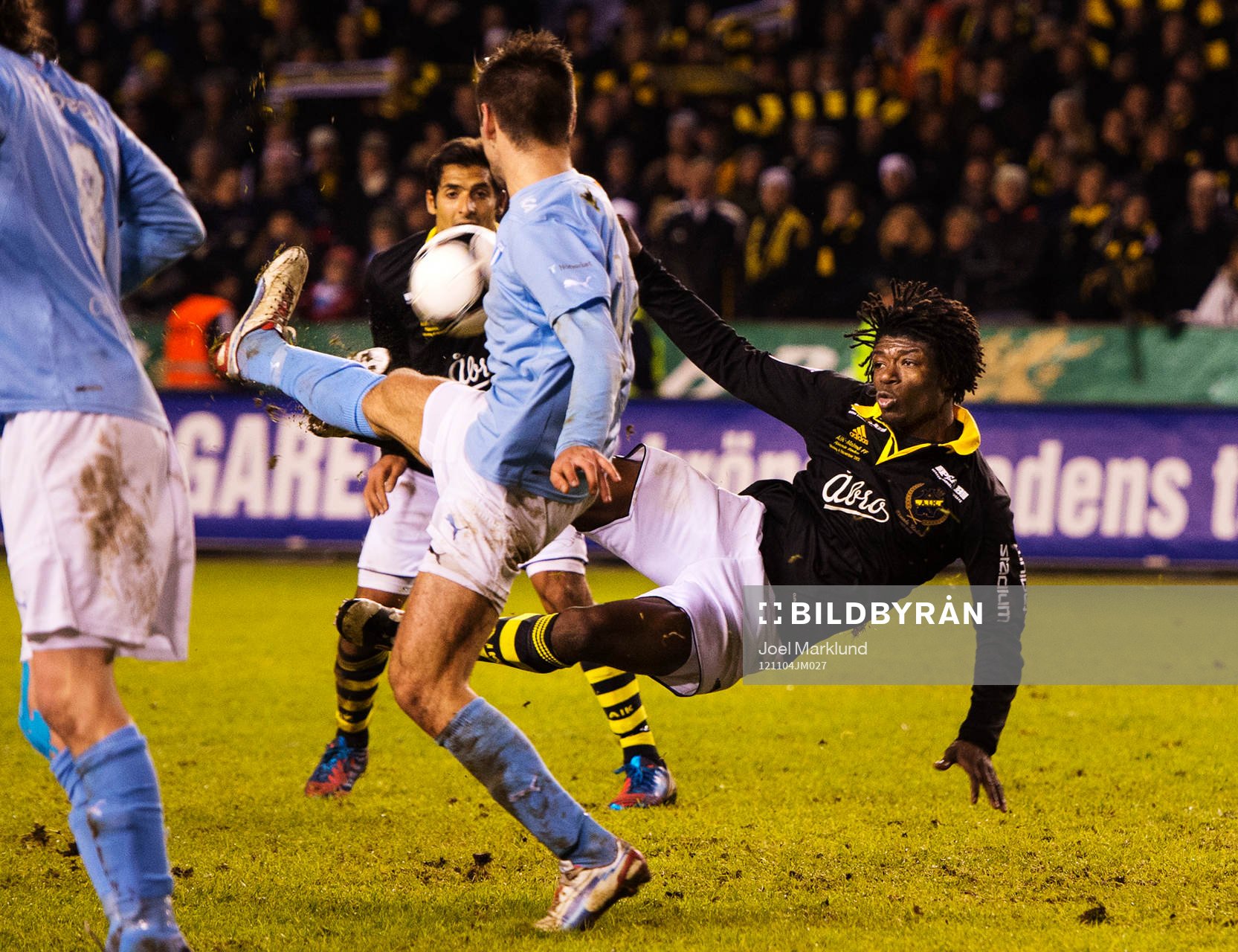Mohamed Bangura, AIK, skjuter