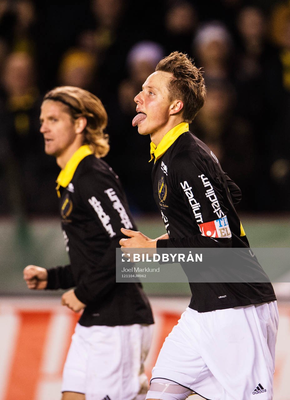 Fotboll, Allsvenskan, AIK - Malmö FF: Viktor Lundberg, AIK, räcker ut tungan efter sitt 2-0-mål.