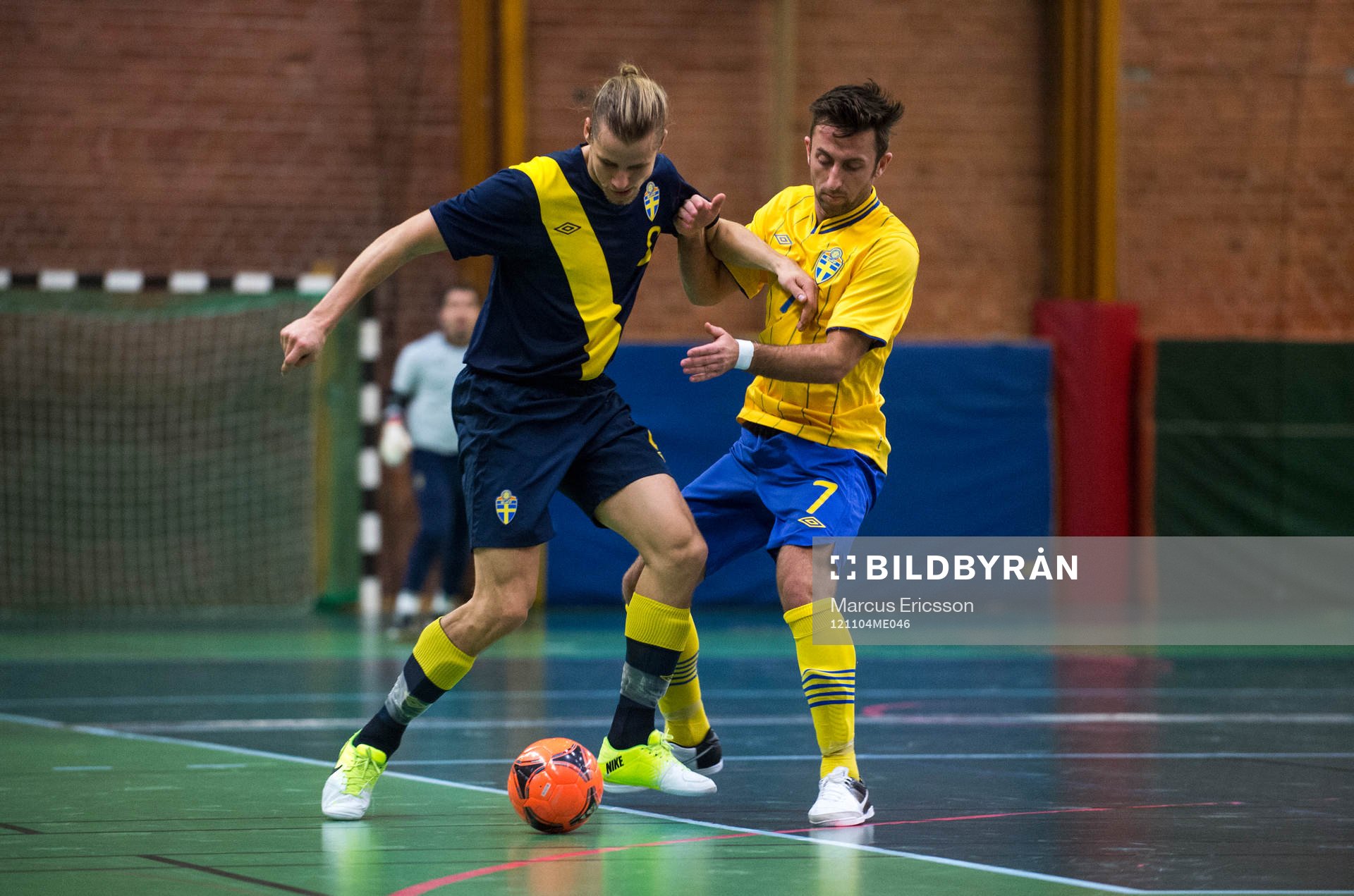 Marcus Björk, blå och Mentor Zhubi, gul