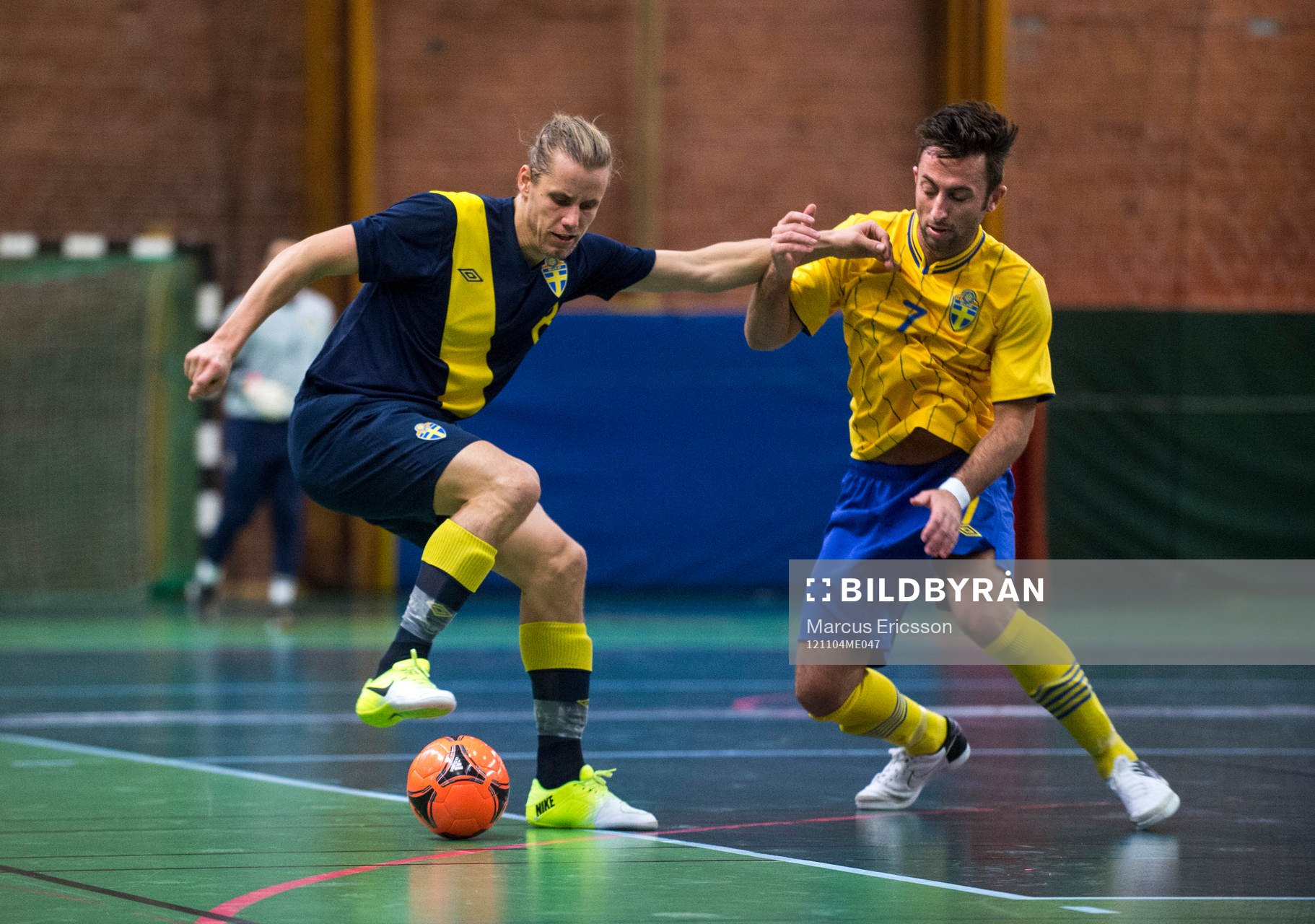 Marcus Björk, blå och Mentor Zhubi, gul