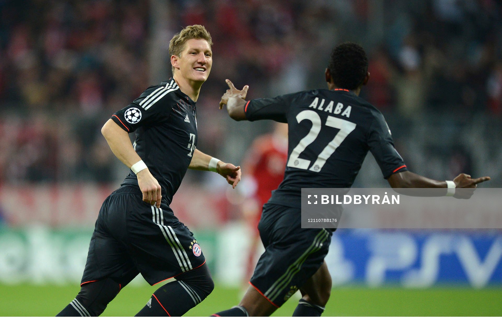 0 Jubel v.l. Torschuetze Bastian Schweinsteiger, David