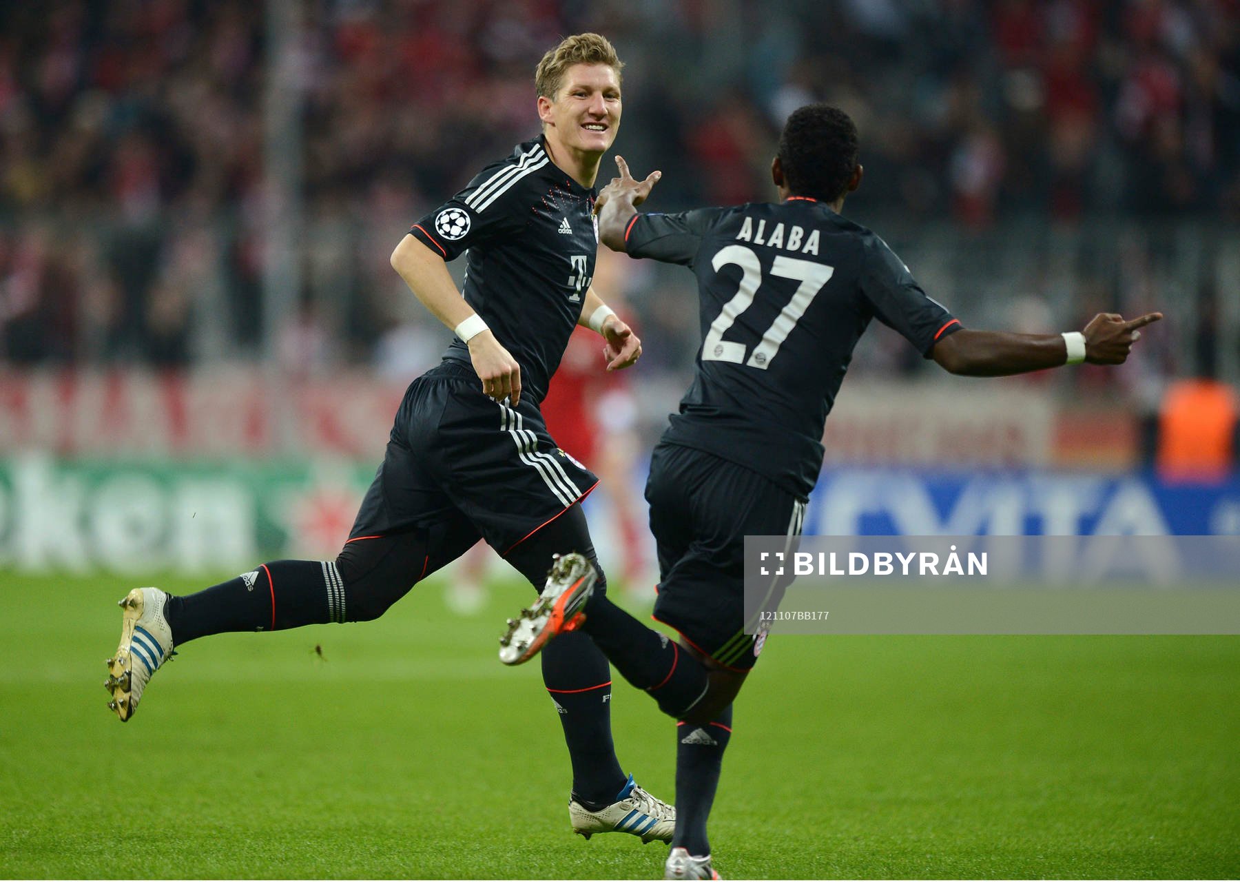 0 Jubel v.l. Torschuetze Bastian Schweinsteiger, David